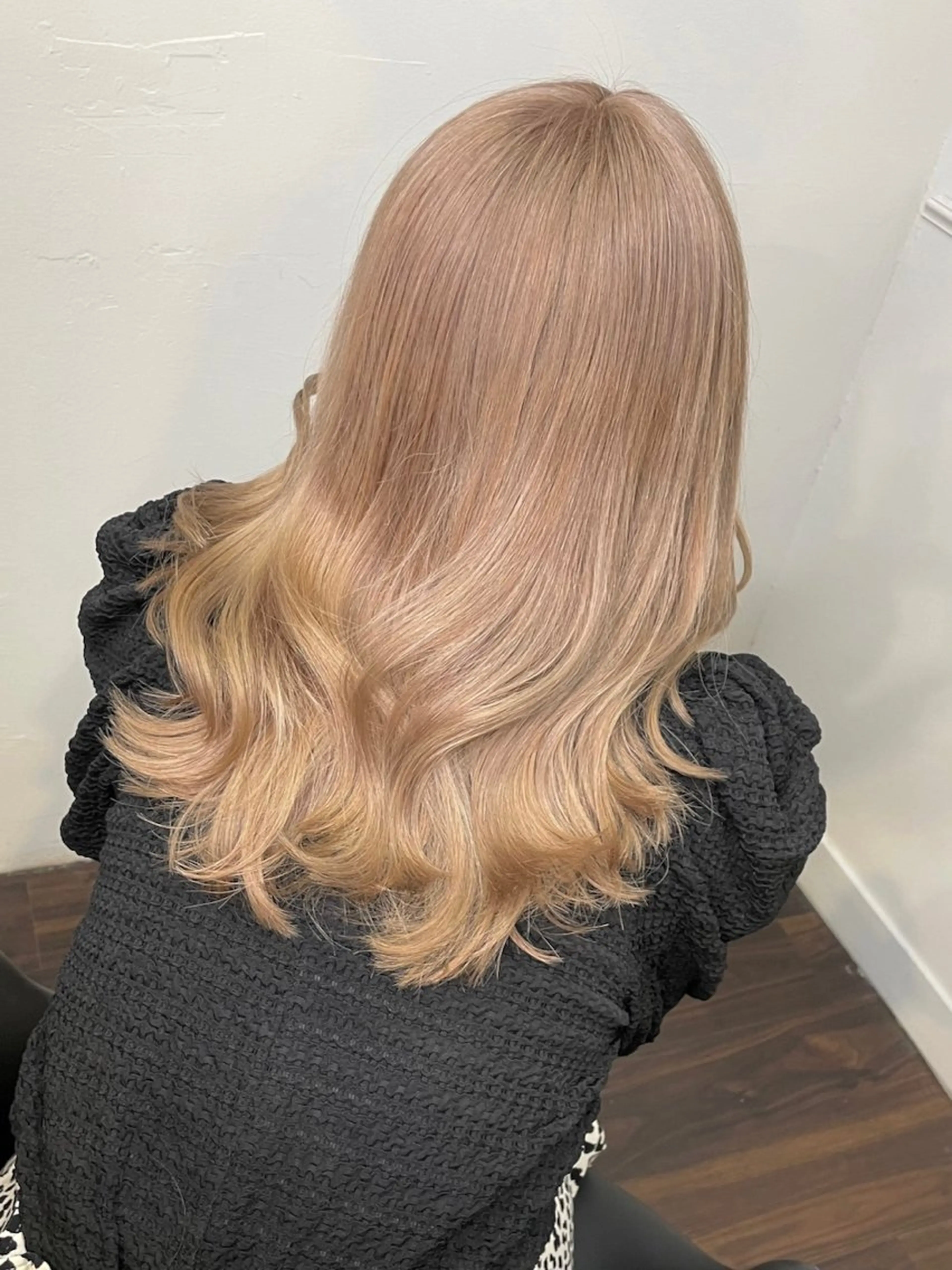 ロング カラー ヘアアレンジ ベージュカラー ブリーチ ブロンド ブロンドベージュ ダブルカラー カット ヘアカラー トリートメント maoブリーチ無し 似合わせカラーのヘアスタイル