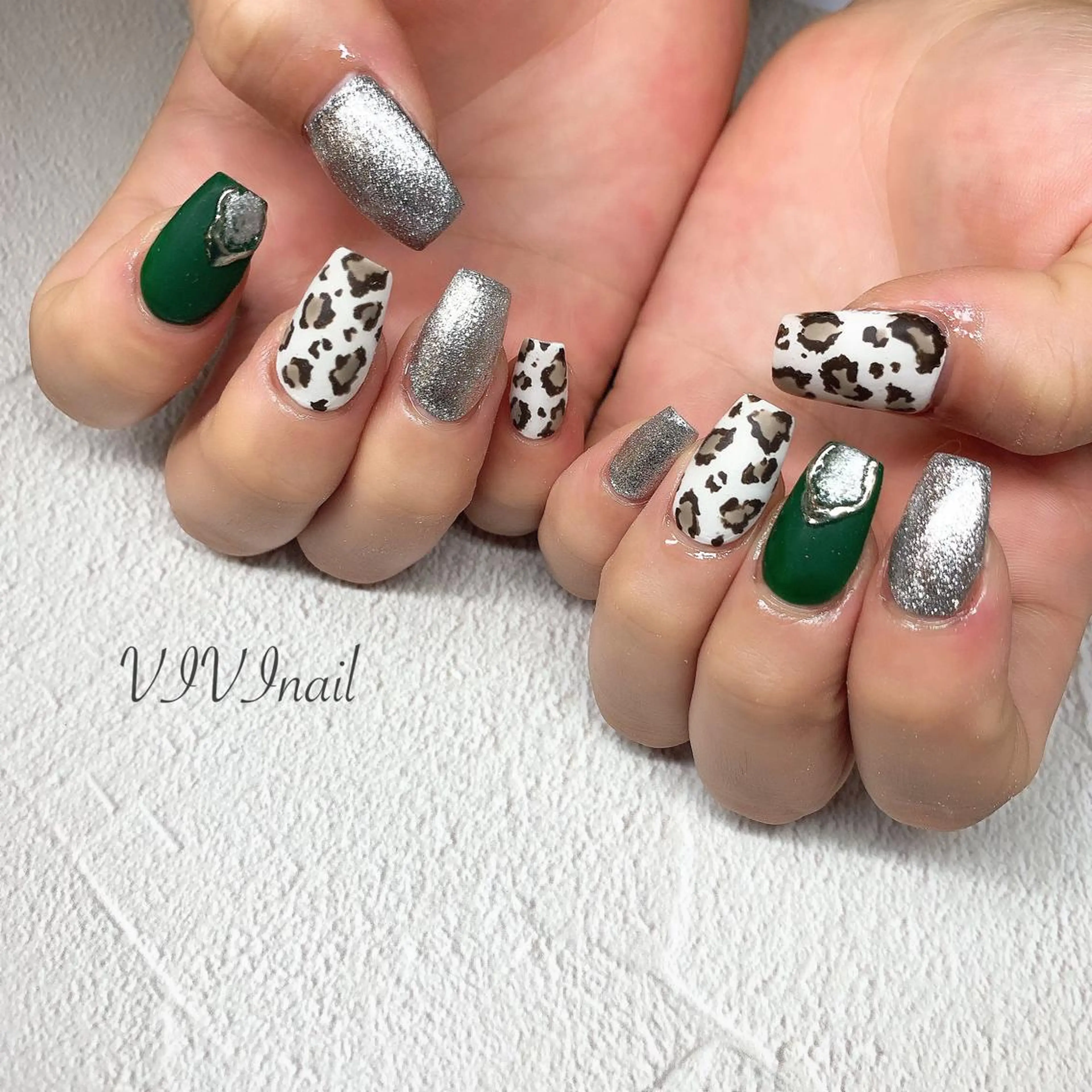 ネイル アニマル柄 マットネイル ハンドネイル vivi nailのネイルデザイン