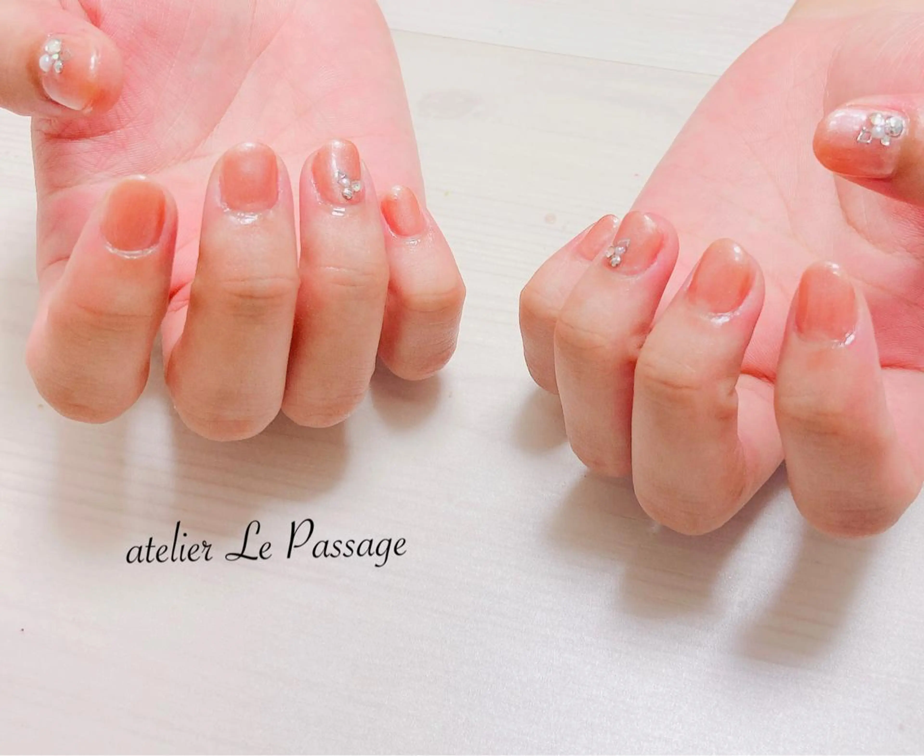 ネイル ジェルネイル キラキラネイル ニュアンスネイル オフィスネイル パラジェル Atelier Le Passage所属・h nakatsukaのネイルデザイン