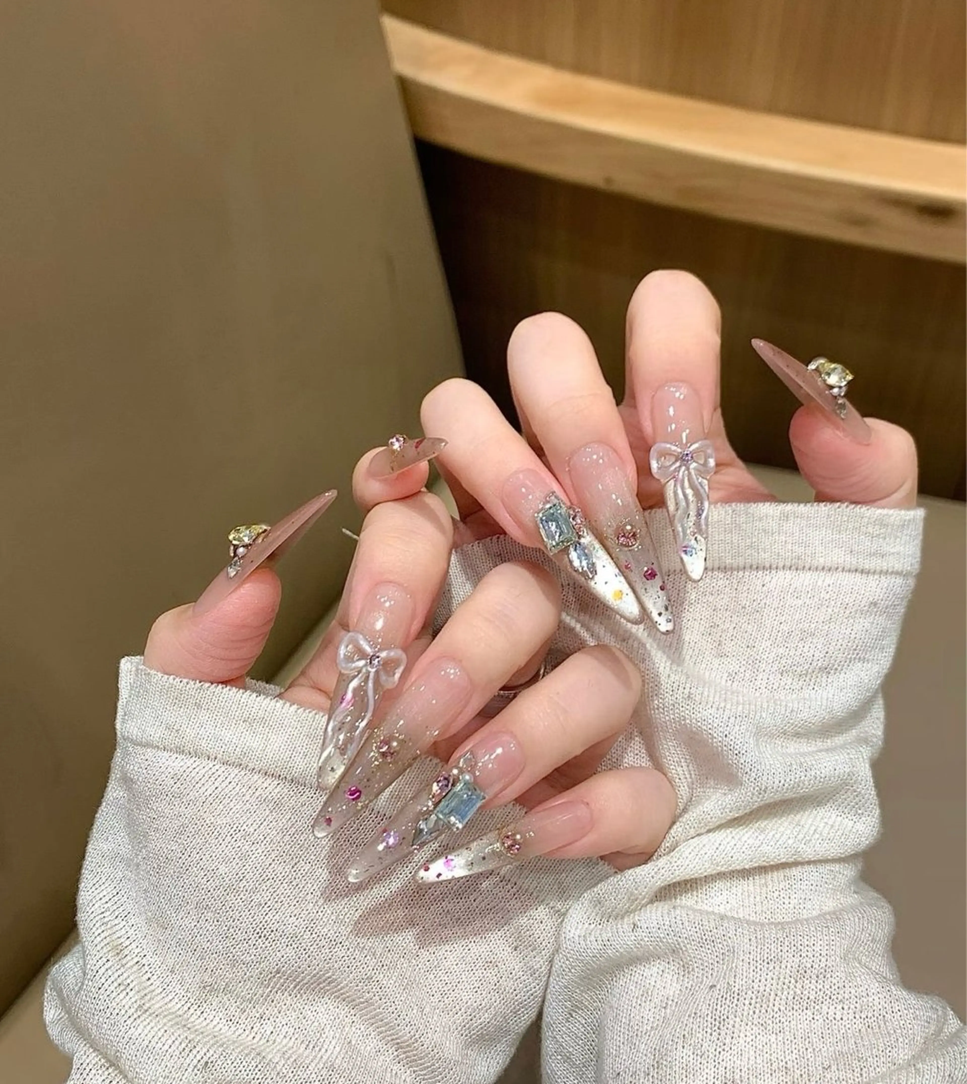 ネイル アートネイル 長さ出し キラキラネイル ワンホンネイル ハンドネイル ハンドケア Panda chan Novaのネイルデザイン