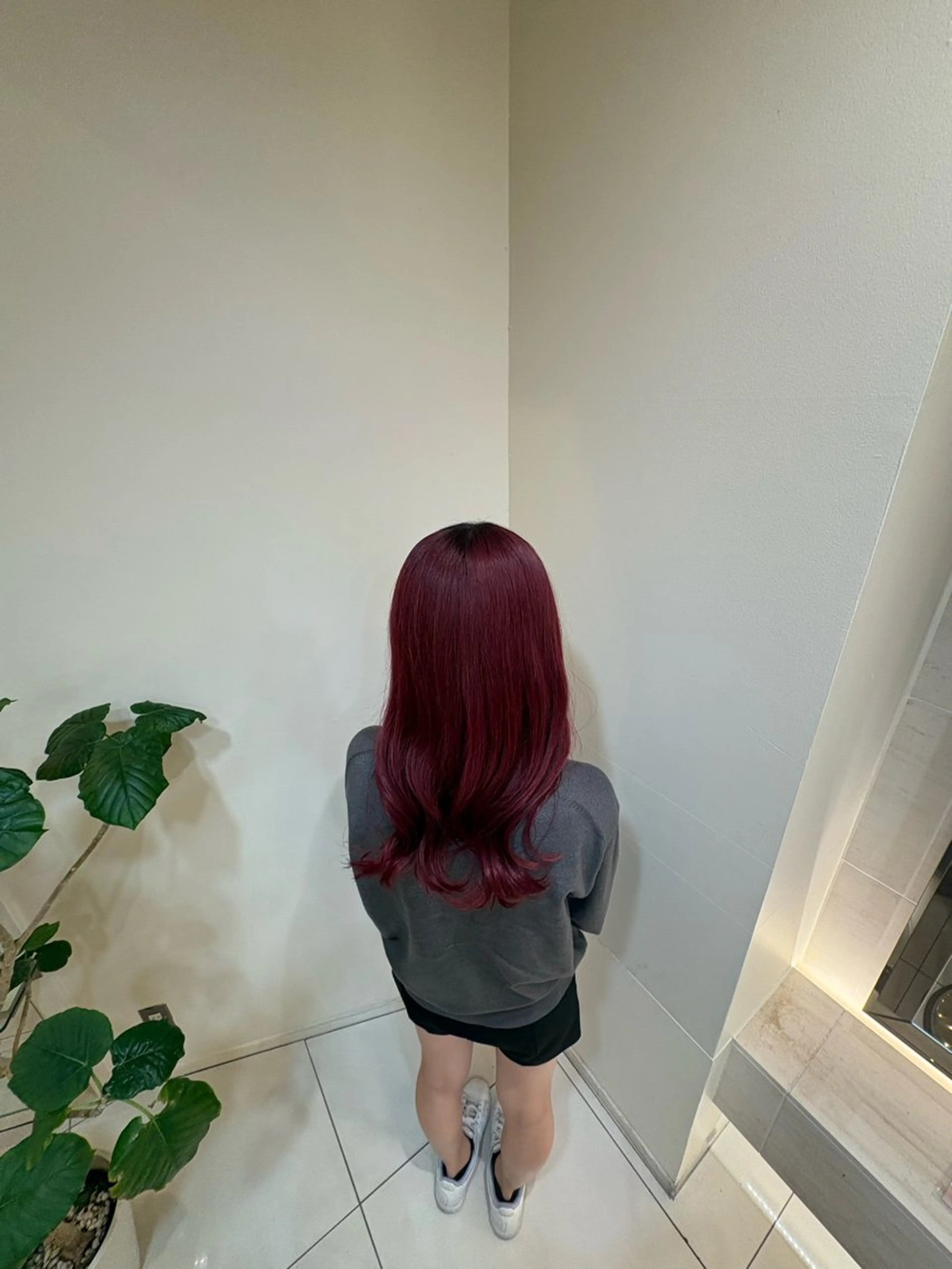 セミロング カラー ブリーチ ヘアカラー 坂田 愛彩萌のヘアスタイル