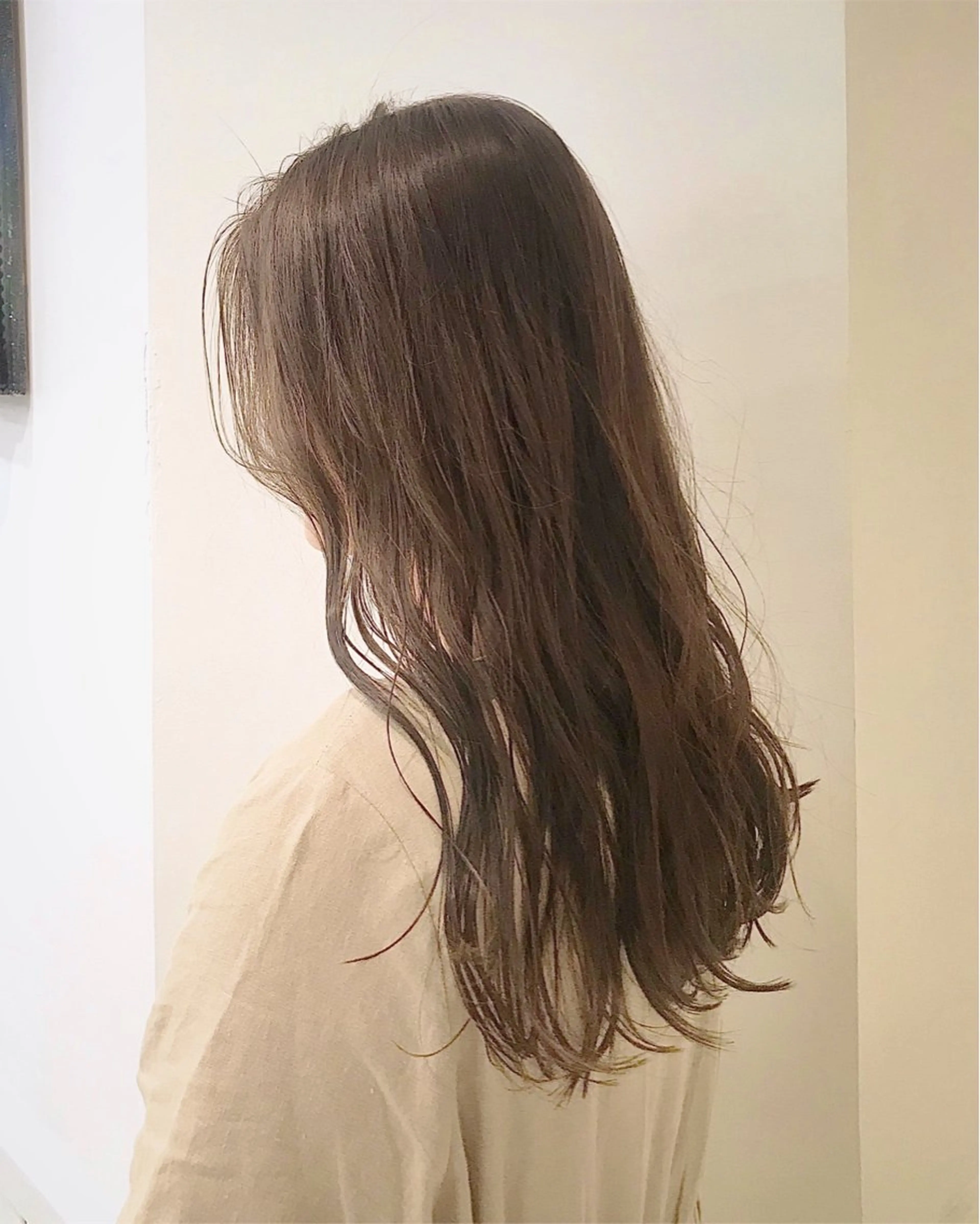 ロング カラー ヘアアレンジ ベージュカラー オリーブベージュ Lien所属・marika/透明感 カラー/レイヤーのヘアスタイル