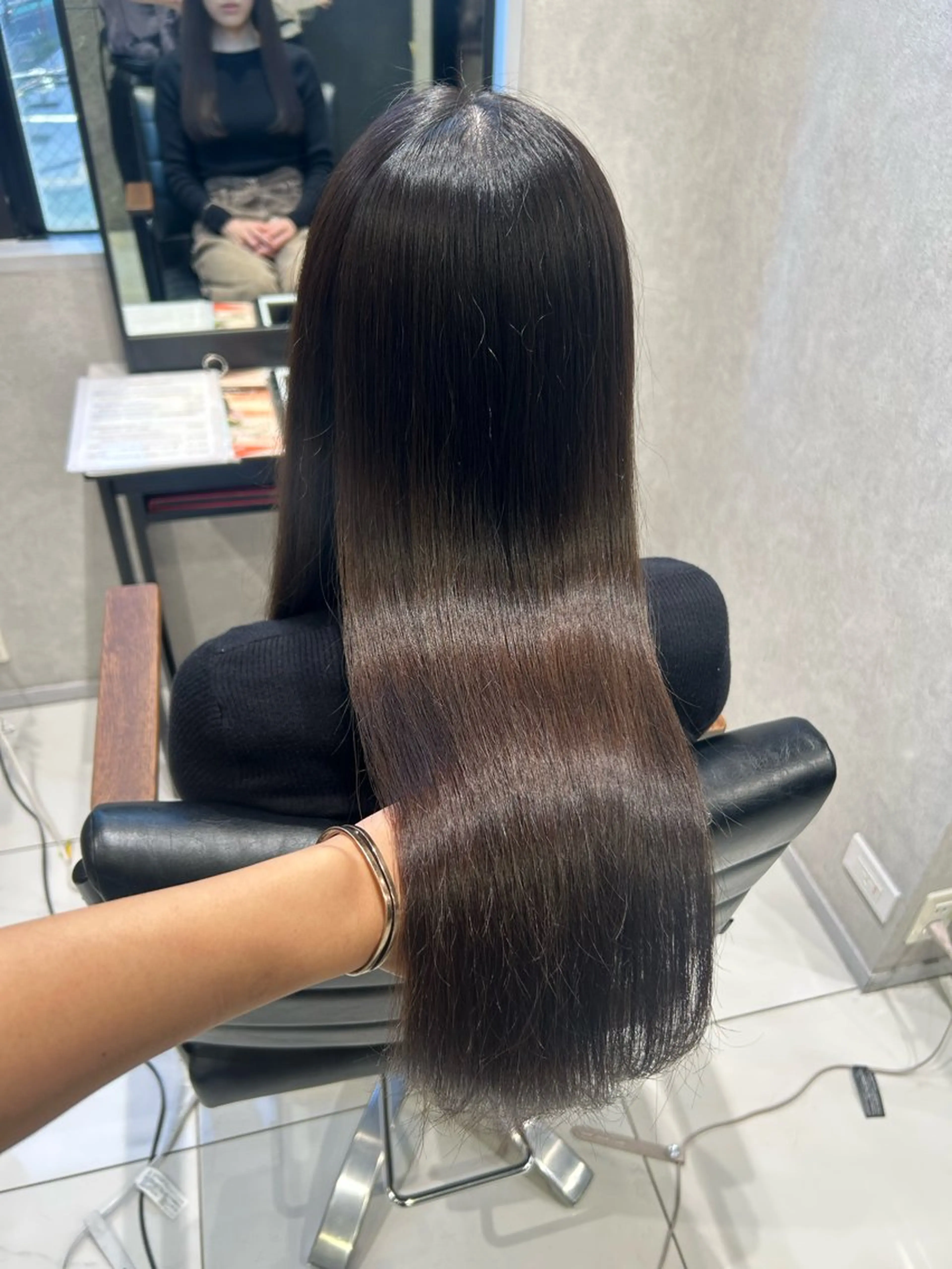 カラー 髪質改善 ヘアカラー トリートメント 透明感カラー💙 束感まつげ🪼海月のヘアスタイル