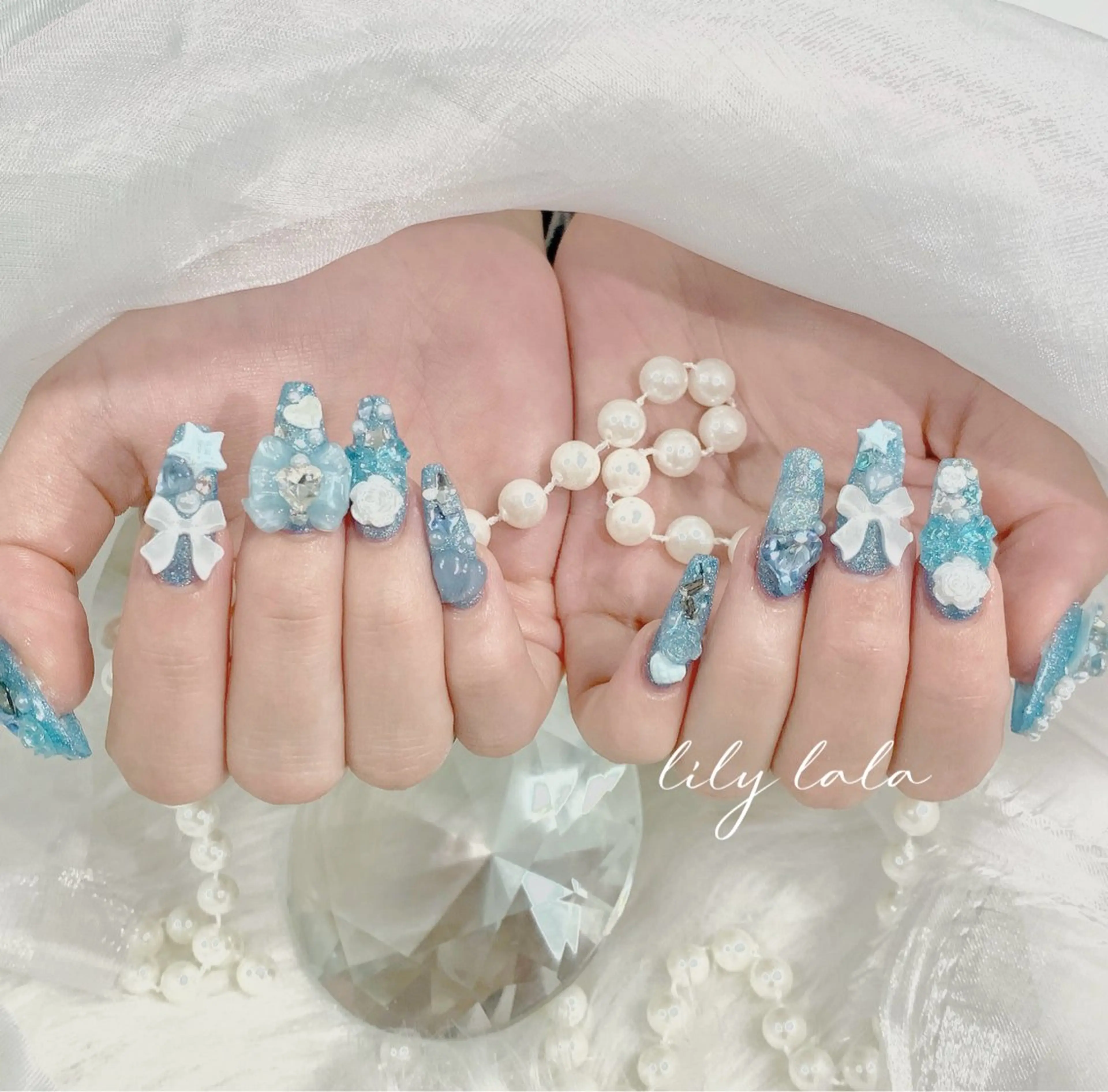 ネイル オーロラネイル クリアネイル フラッシュネイル ジェルネイル グラデーション ハンドネイル Amee Nailsalonのネイルデザイン