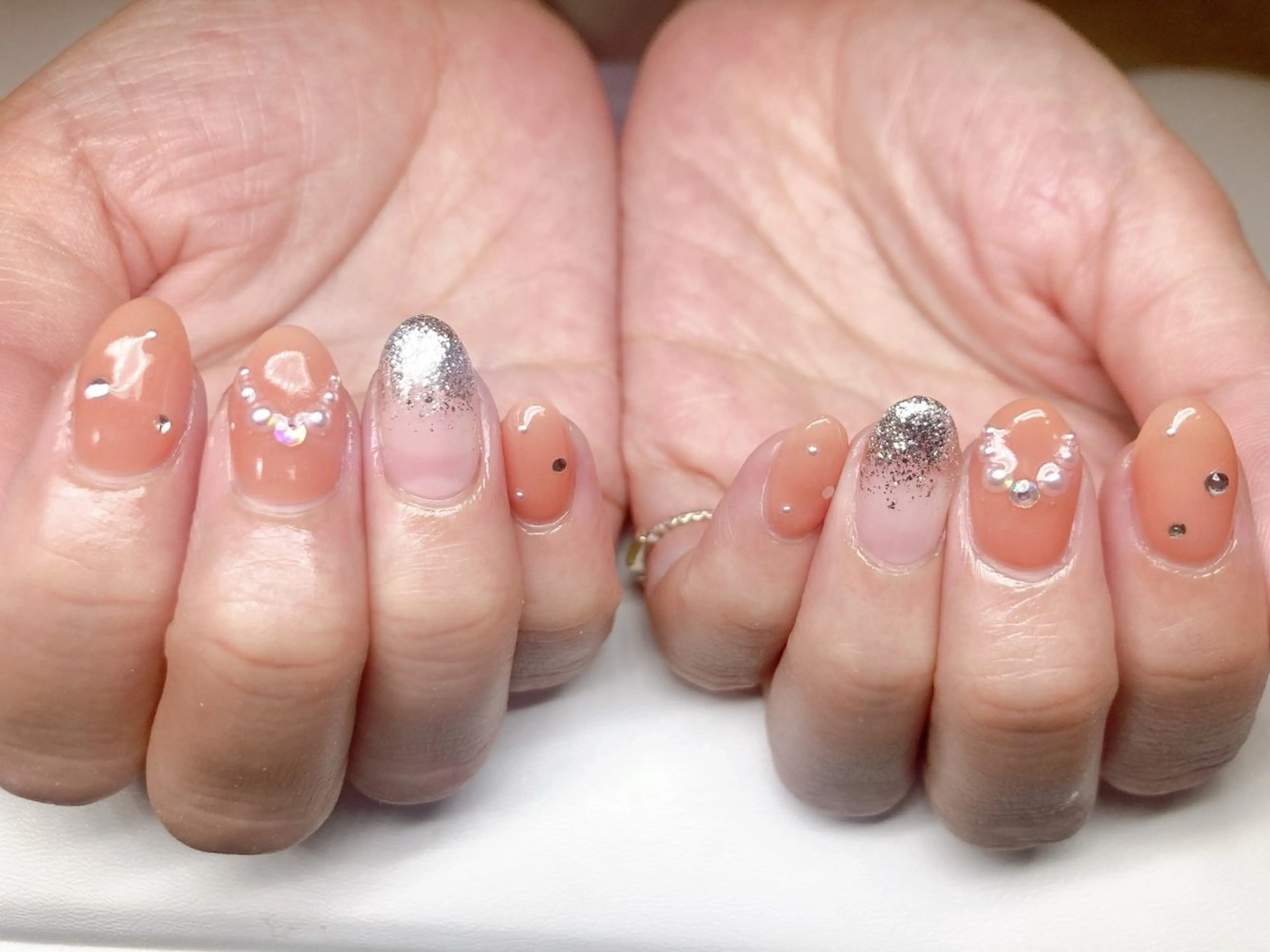 ネイル ECLAT エクラ所属・寺山 千鶴のネイルデザイン