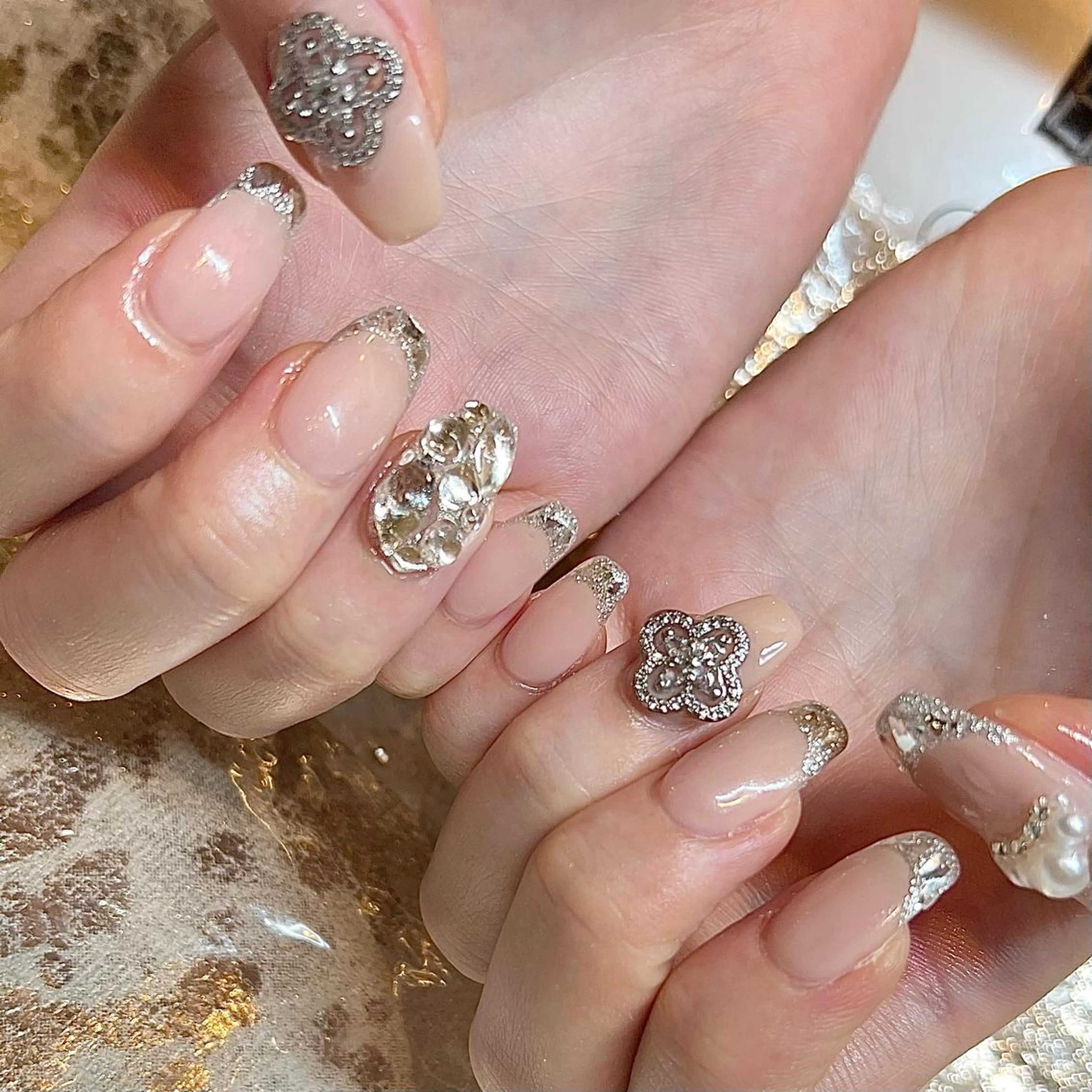 ミディアム ネイル フレンチネイル ガラスフレンチ ハンドネイル H🌺 NAILのネイルデザイン