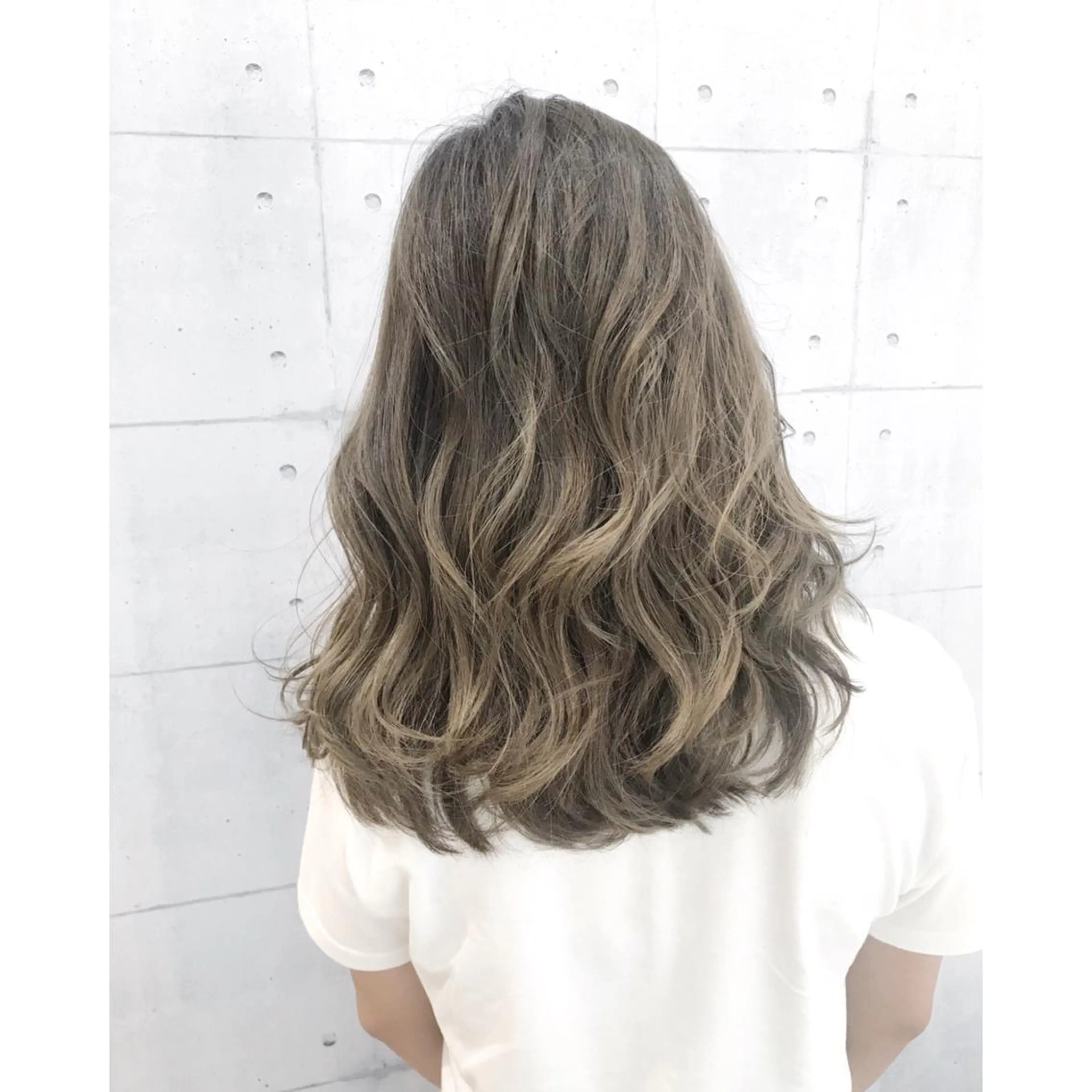 ミディアム カラー ブリーチ ハイライトカラー 外国人風カラー ハイライト 高木 麻知子のヘアスタイル