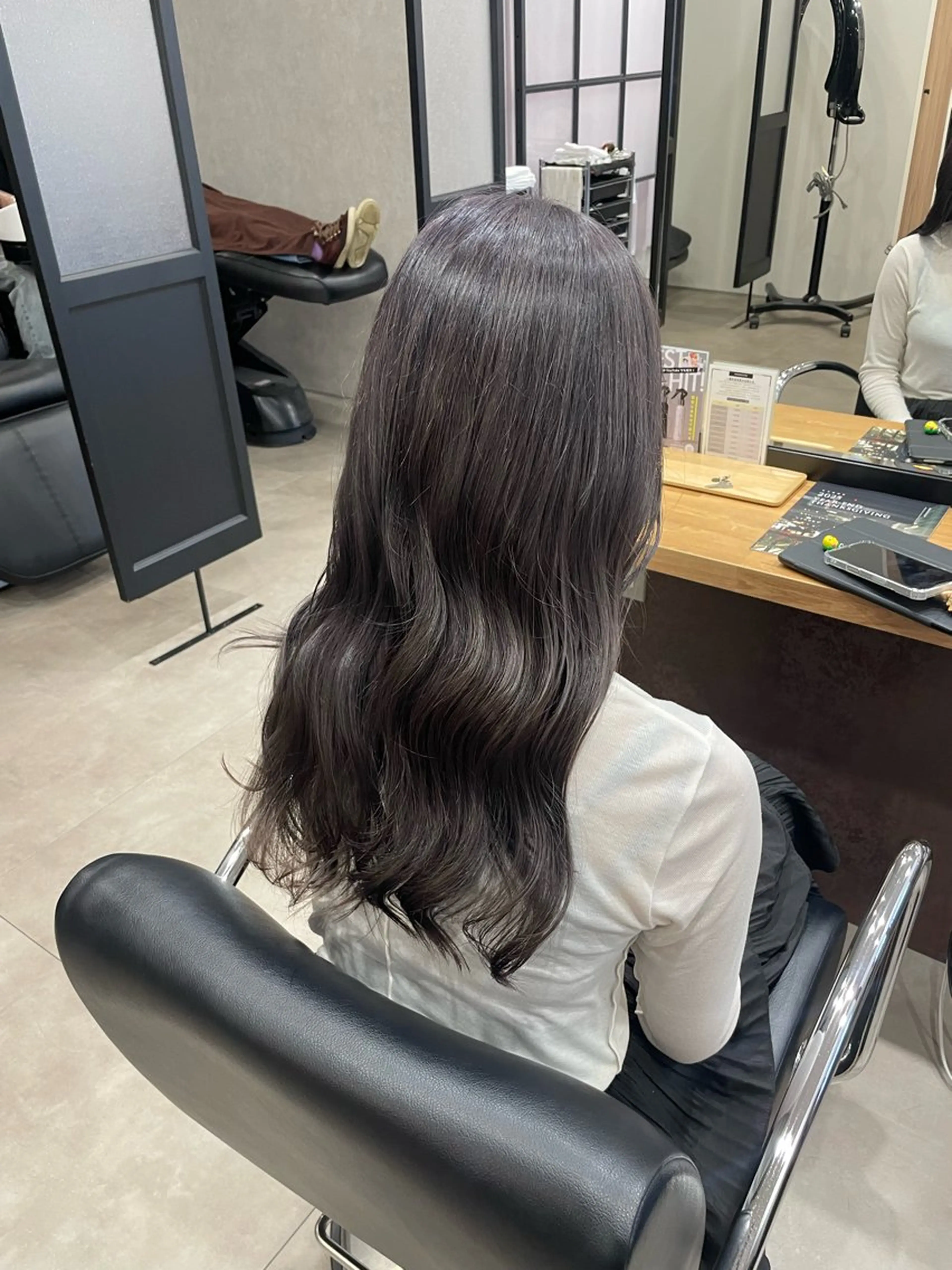 ロング カラー パープルカラー ヘアカラー 佐藤 由依/透明感カラーのヘアスタイル