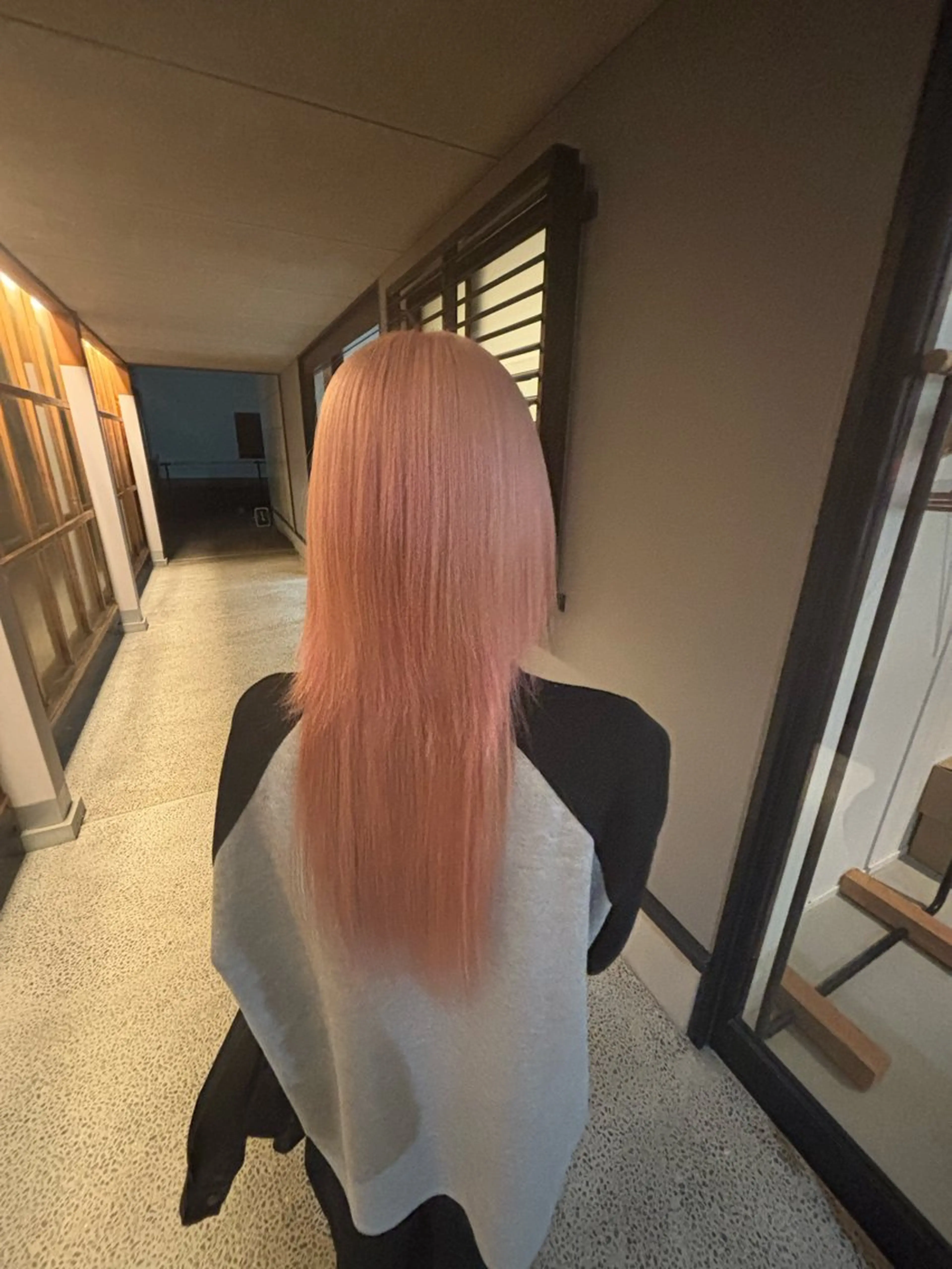 ロング ヘアカラー 西川 璃乃朱のヘアスタイル