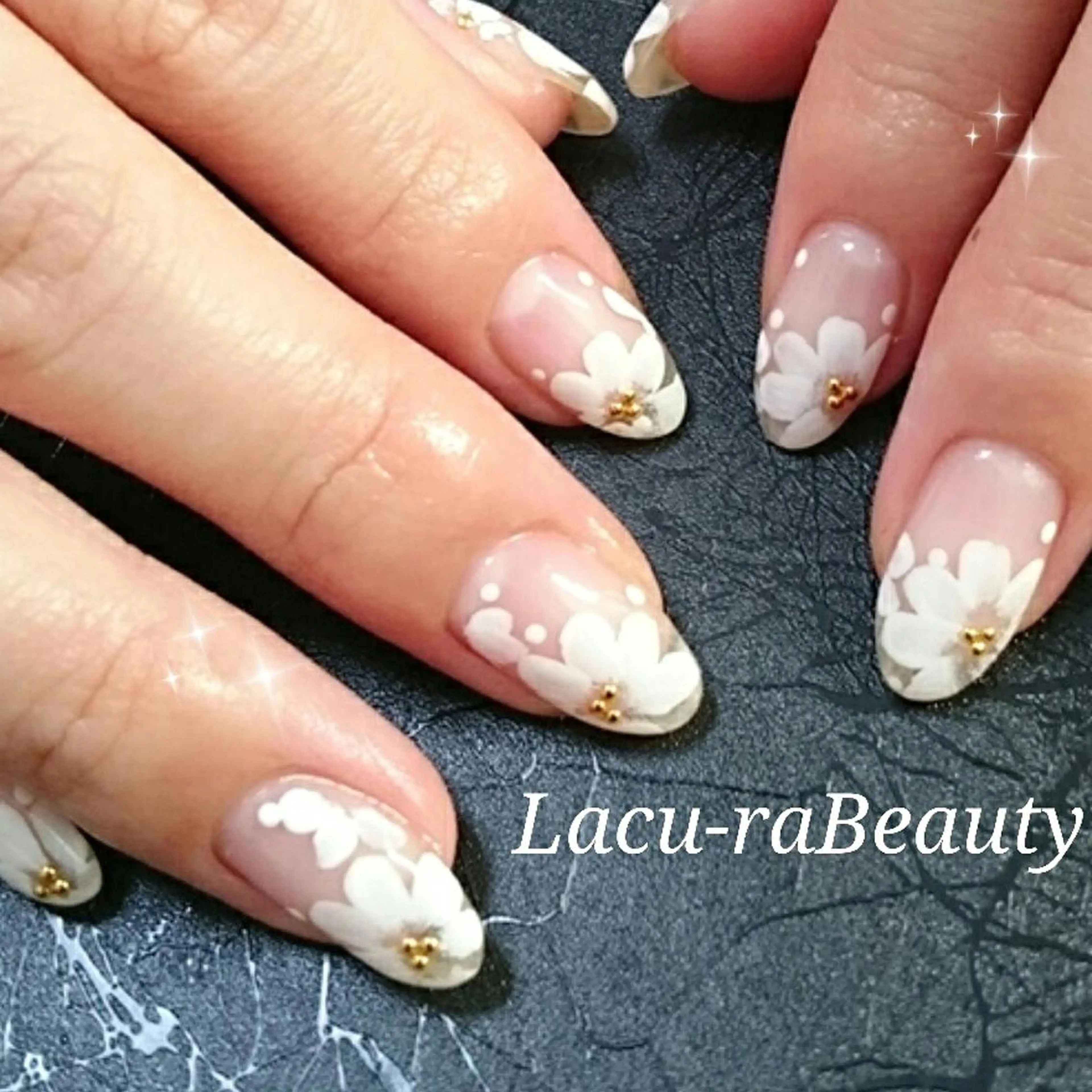 ネイル 小顔と腸の専門店 ラクーラビューティのエステ・リラクイメージ