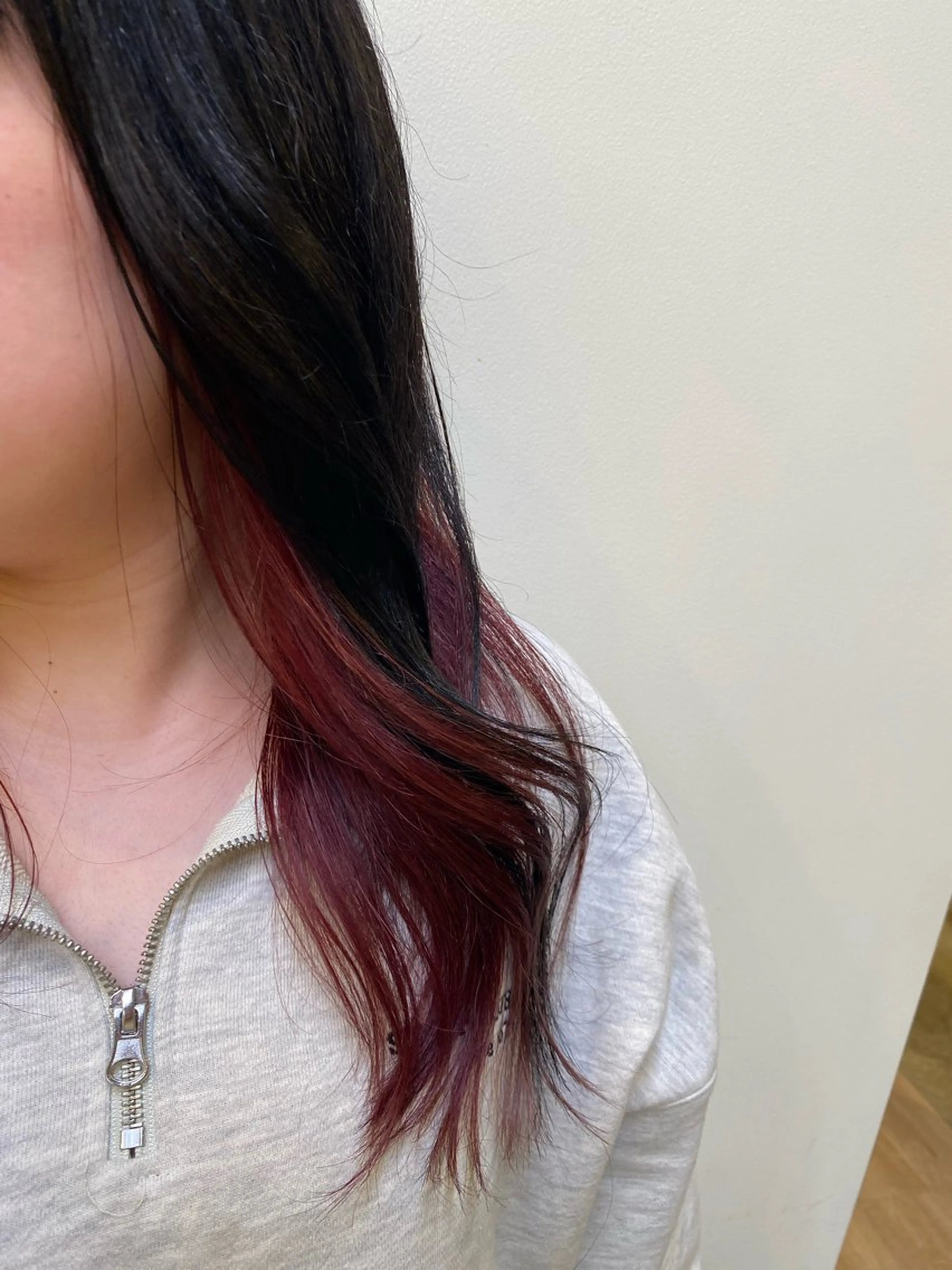 カラー 勝海 絢音のヘアスタイル