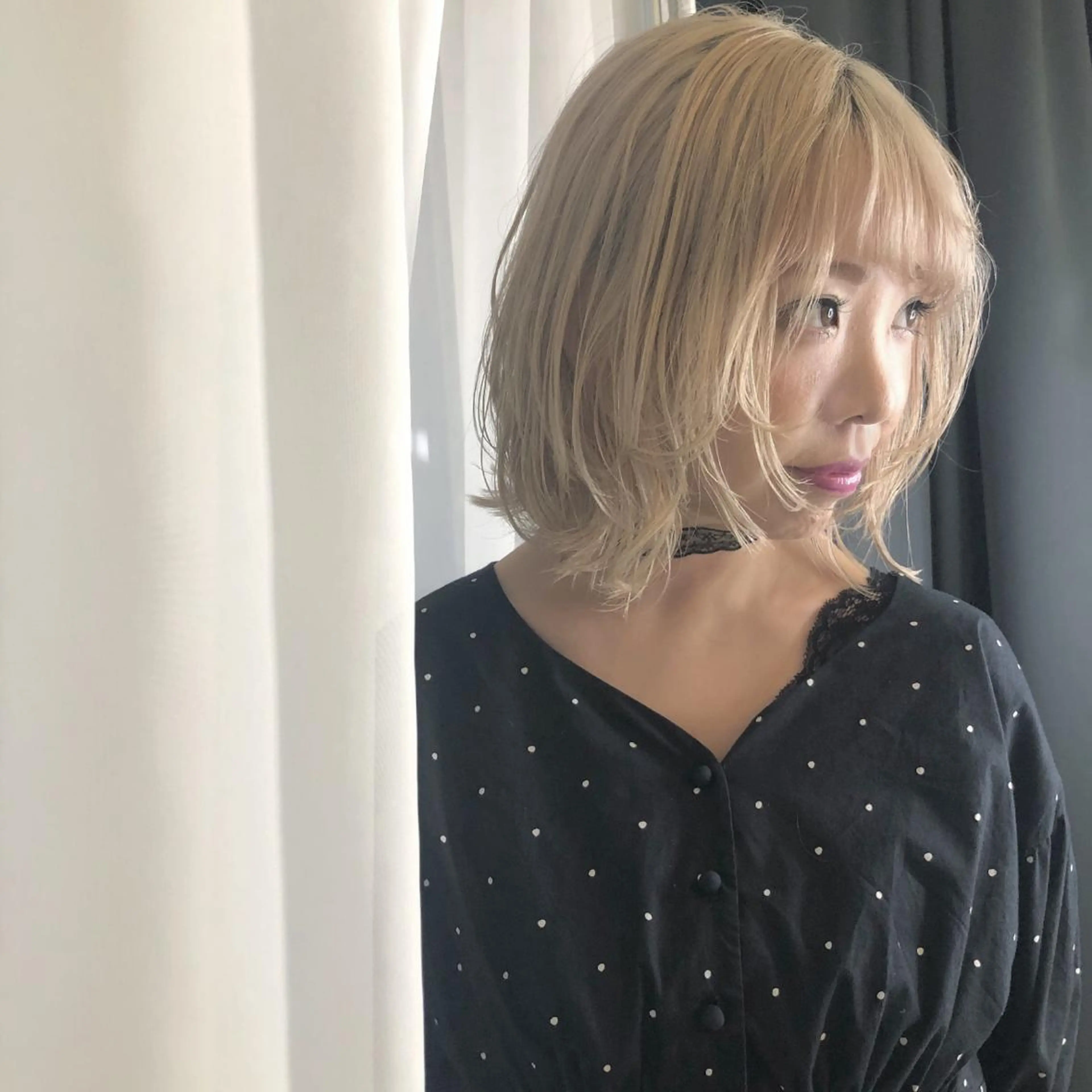 ミディアム カラー ベージュカラー ホワイトベージュ レイヤーカット ローレイヤー 小顔カット ORIKA 美容室のヘアスタイル