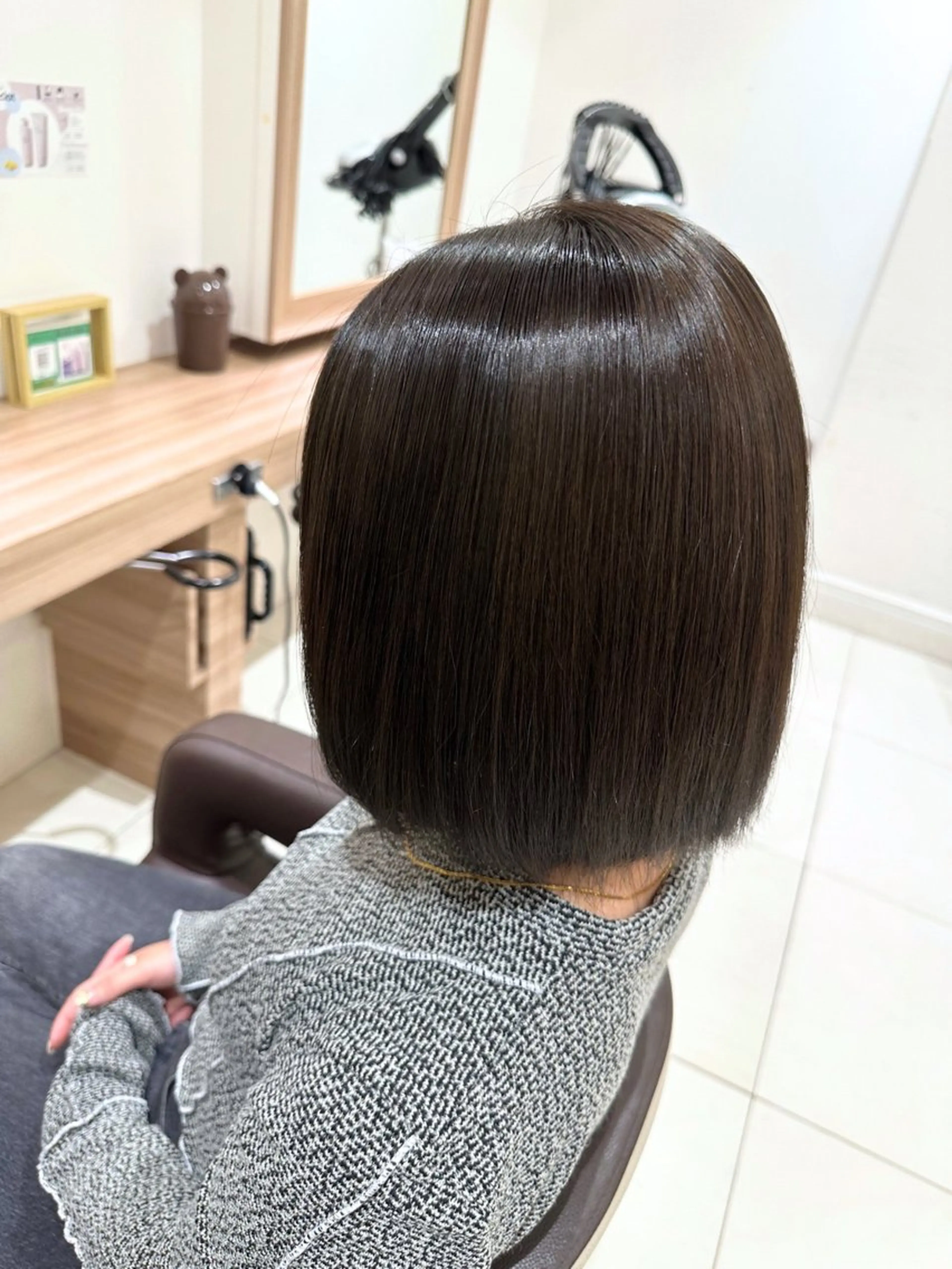 ミディアム カット 縮毛矯正 トリートメント 髪質改善ストレート インナーカラーハズキのヘアスタイル