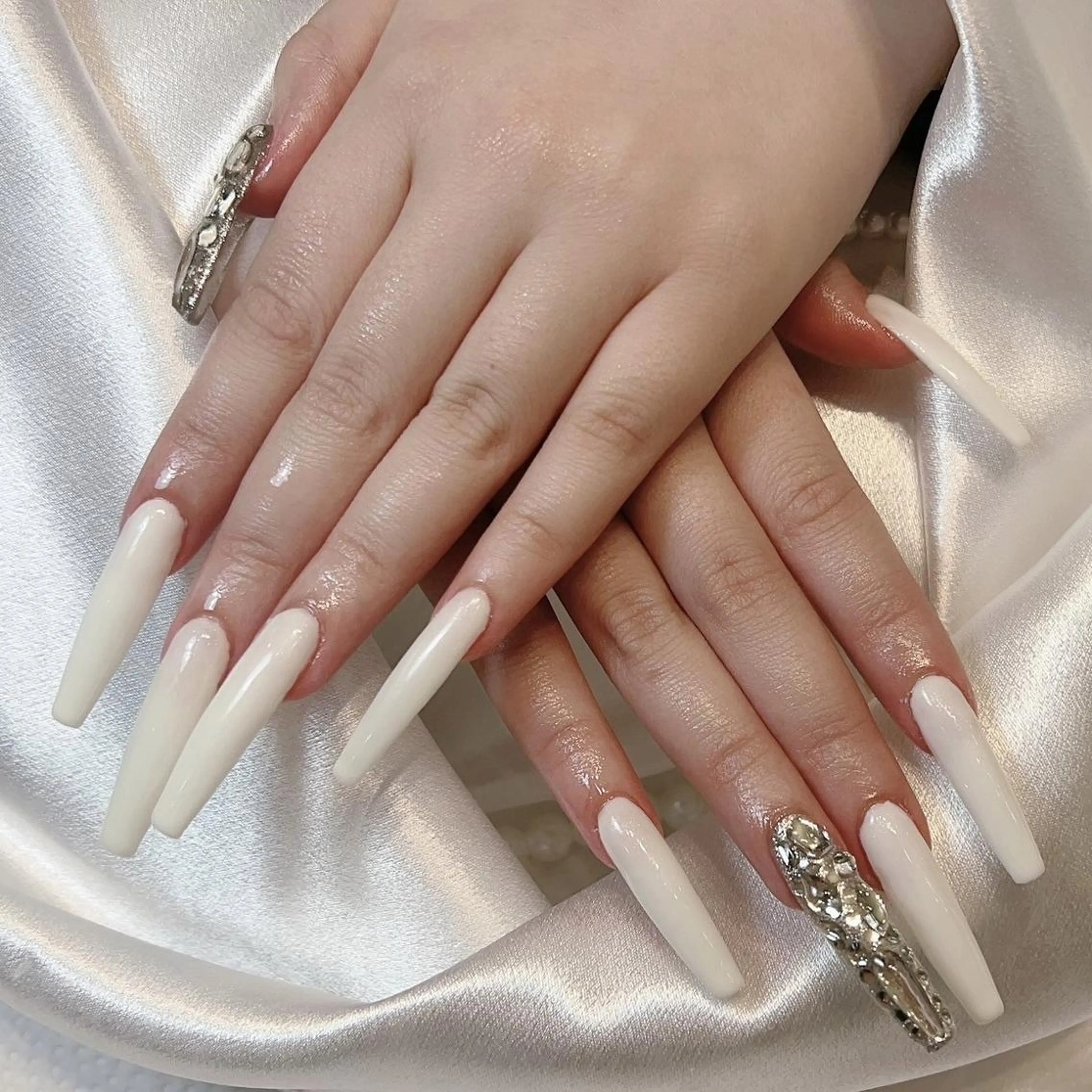 ネイル RAFFINE haru🦋🩵のネイルデザイン