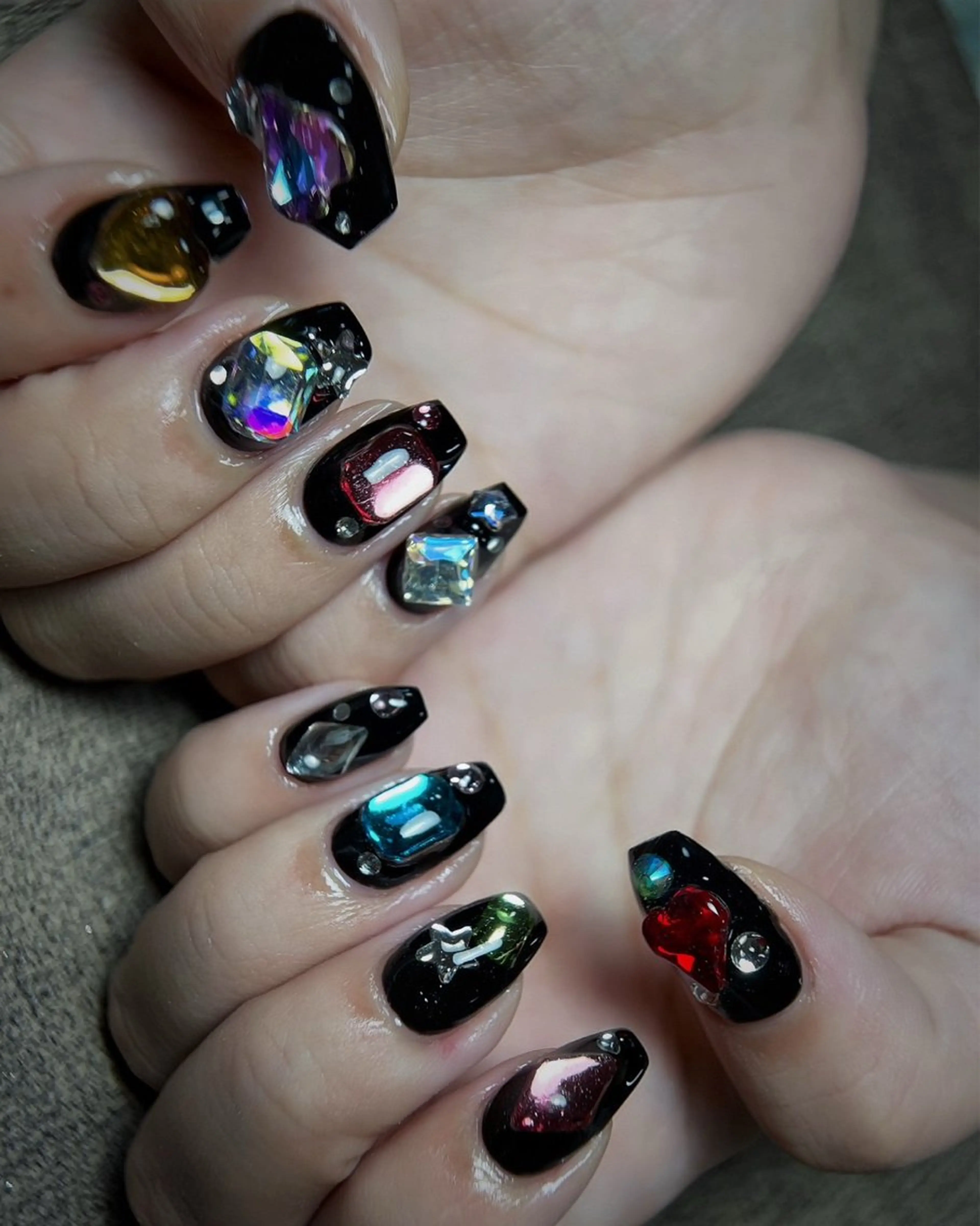 セミロング ハンドネイル 28nails .thaoのネイルデザイン