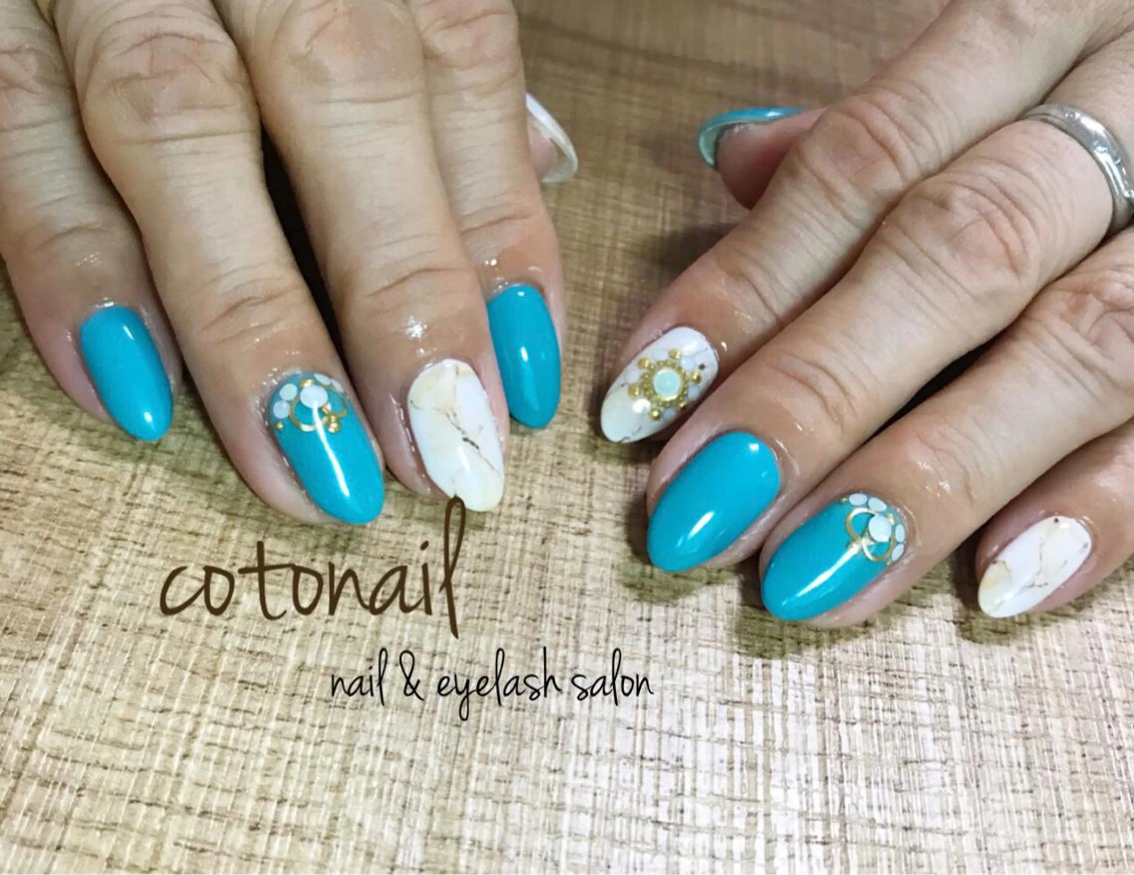 ミディアム ネイル アートネイル ハンドネイル ツメトマツゲ .のネイルデザイン