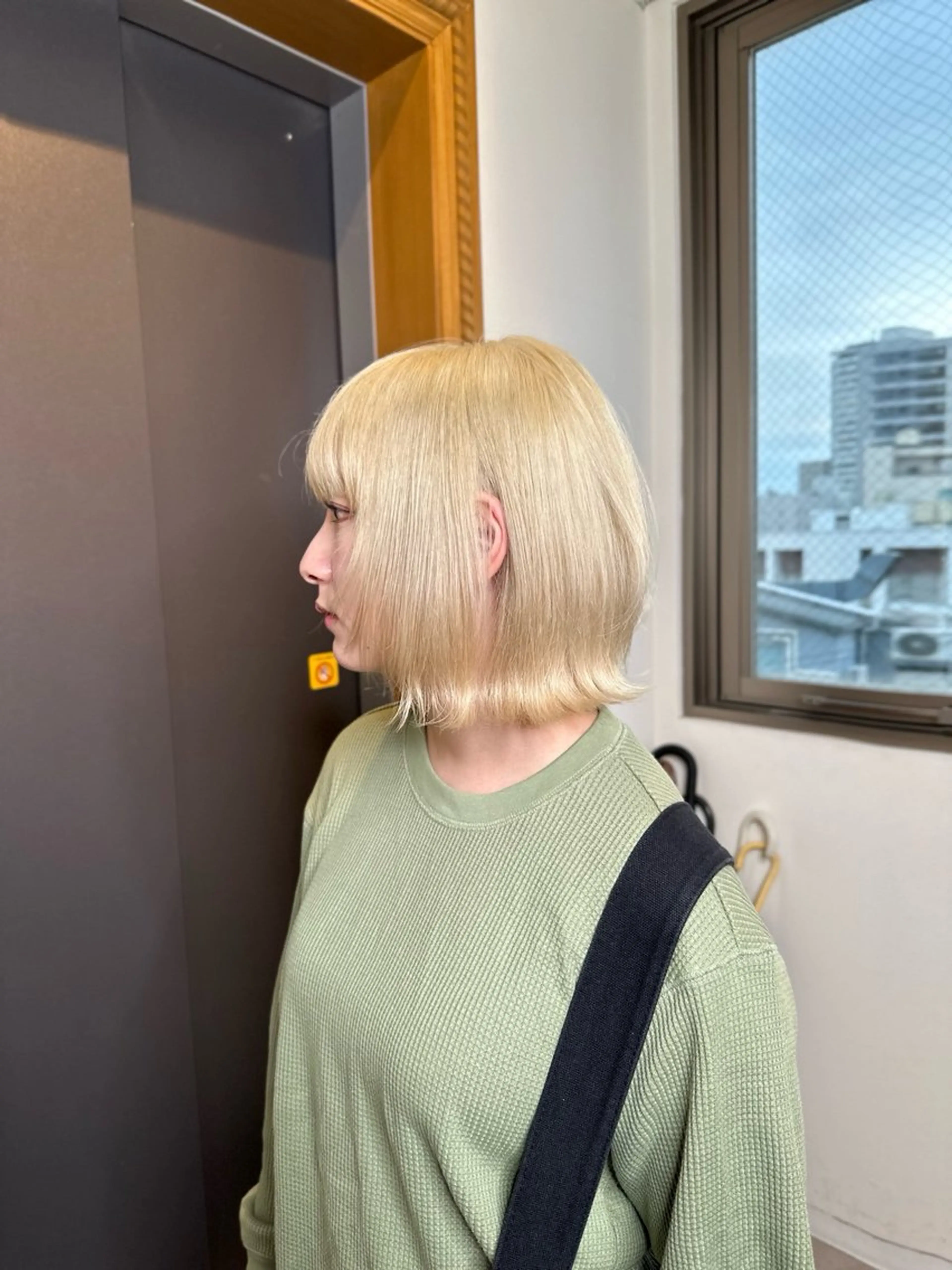 ショート カラー ハイトーンカラー ボブ くびれヘア 顔まわりレイヤー 顔周りカット 大阪ウルフカット ハッシュカットのヘアスタイル