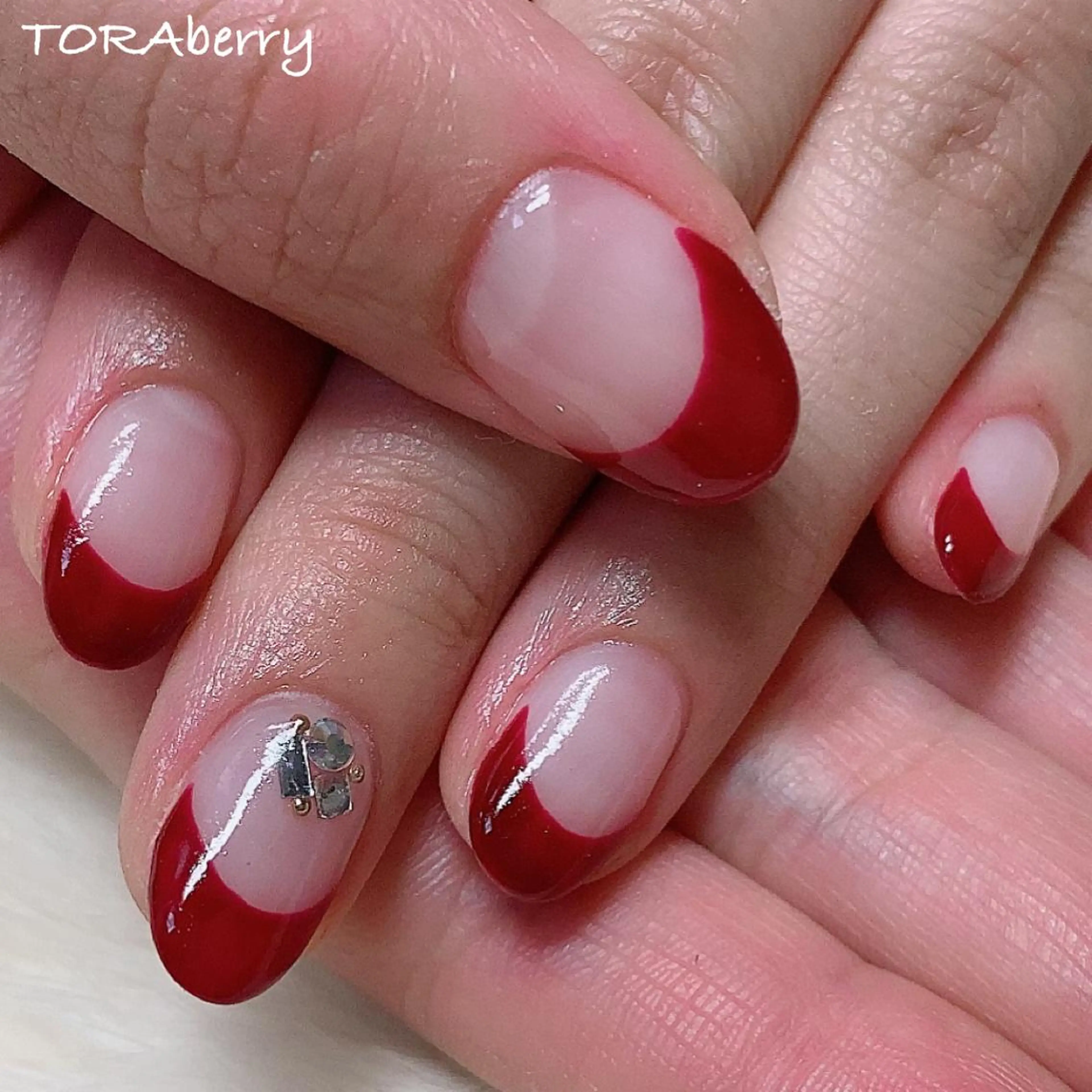 ネイル フレンチネイル 赤色 ハンドネイル ネイリスト なつみのネイルデザイン