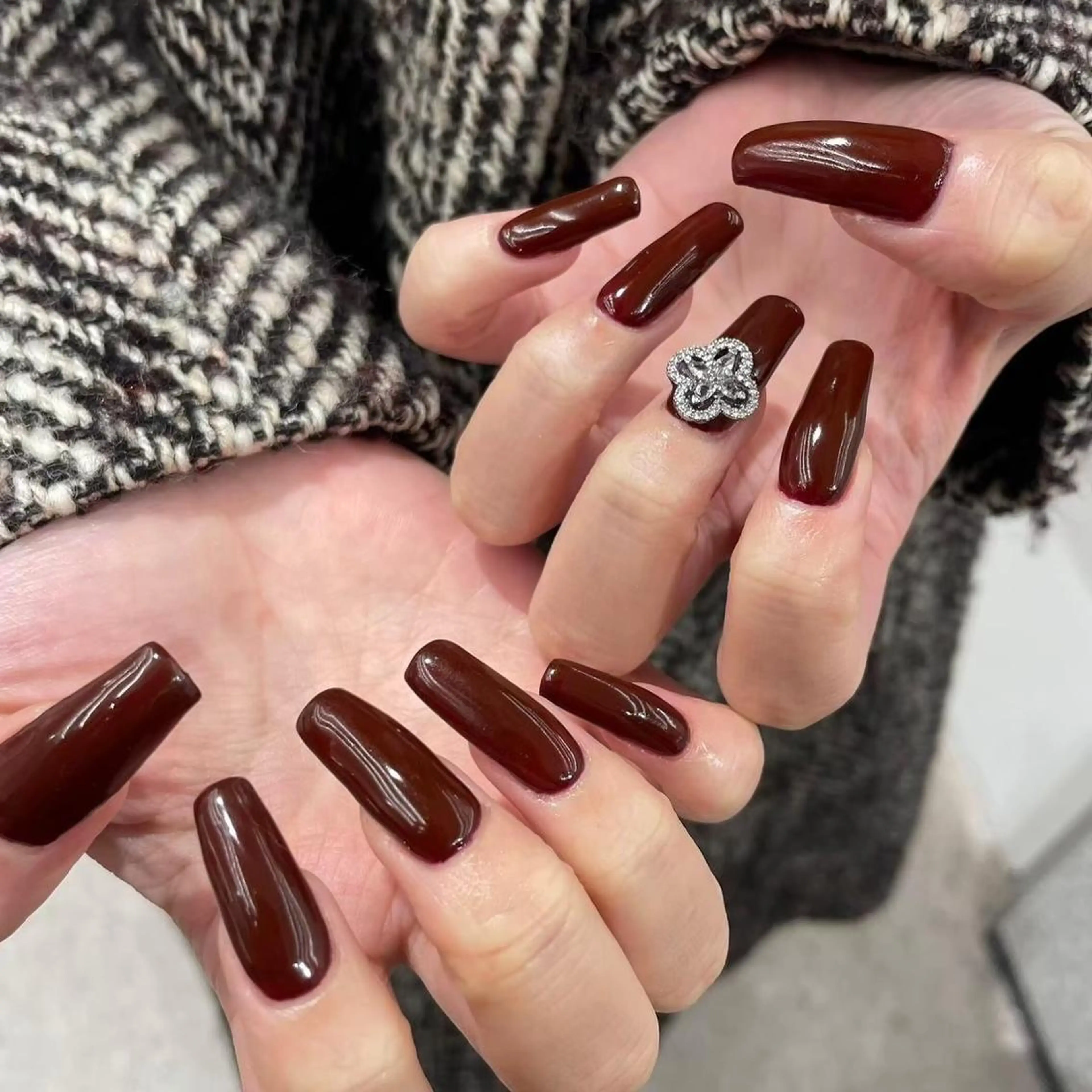 ネイル アートネイル カジュアル ジェルネイル ニュアンスネイル 赤色 ハンドネイル 💎platinum dollまりん💎のマツエク・マツパデザイン