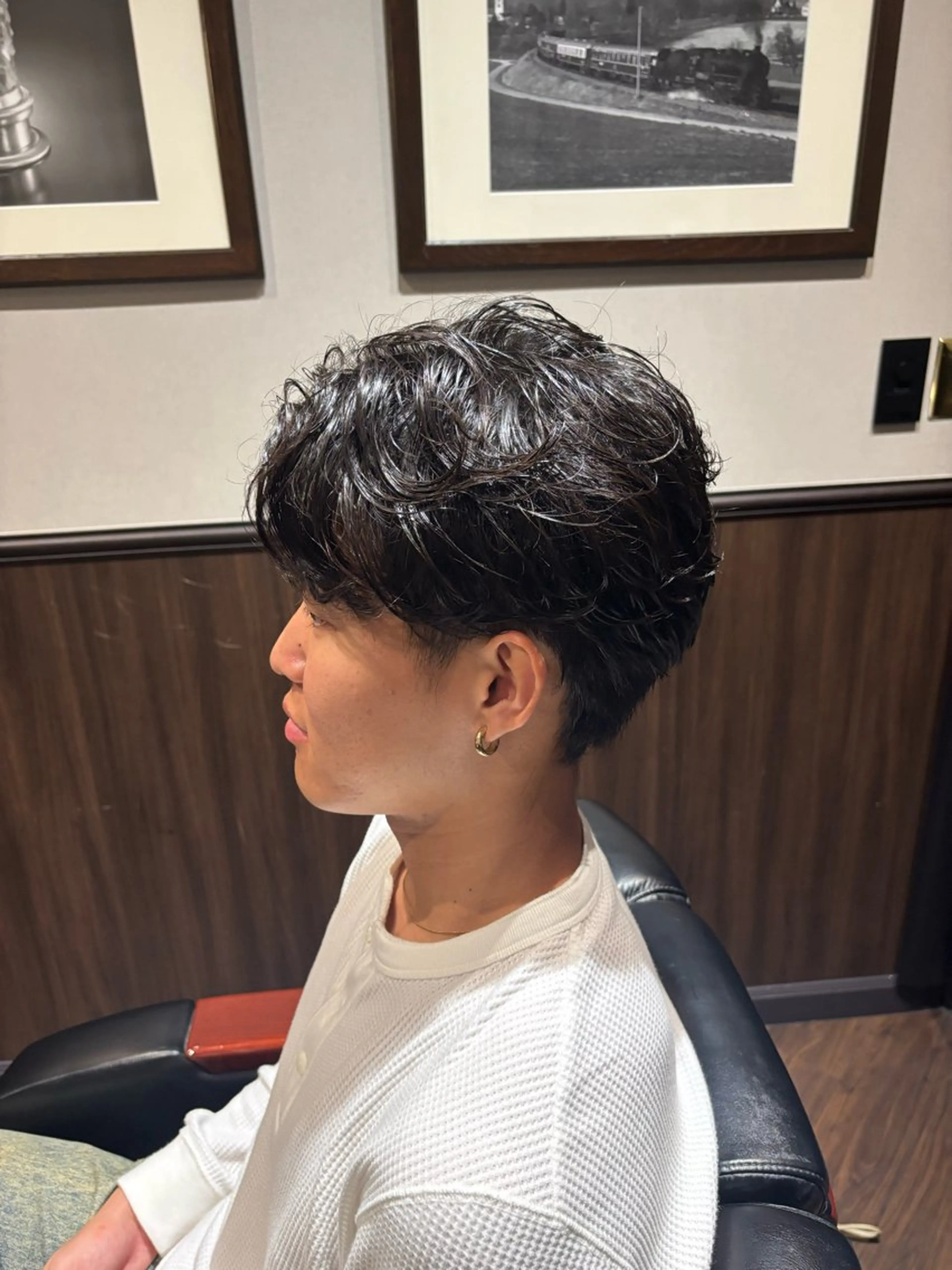 ミディアム パーマ LAVIE NEW STANDARD BARBER 秋葉原店所属・かみがひら なぎさのヘアスタイル