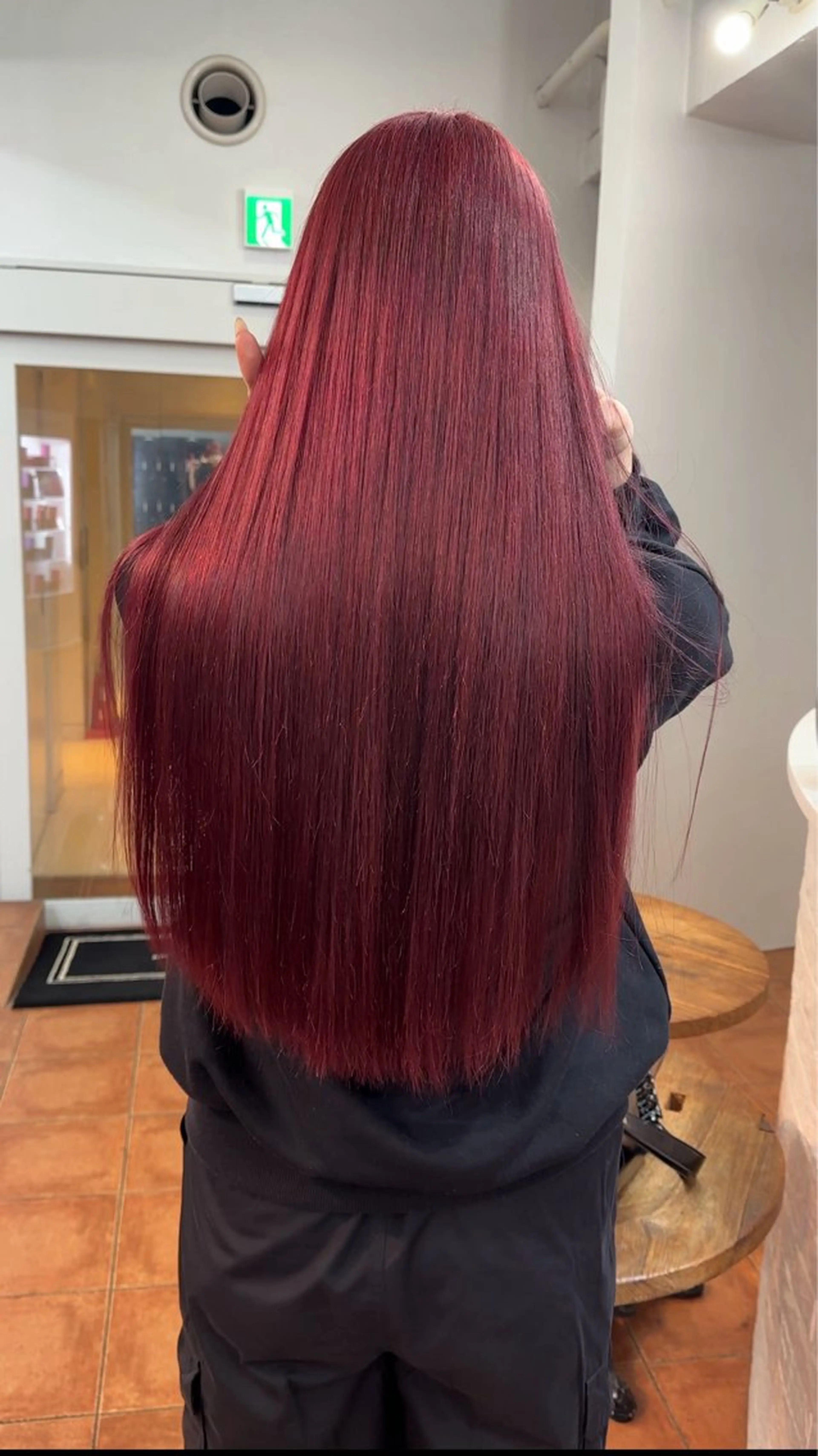 ロング カラー ボルドーカラー JEWIL SHIBUYAのヘアスタイル