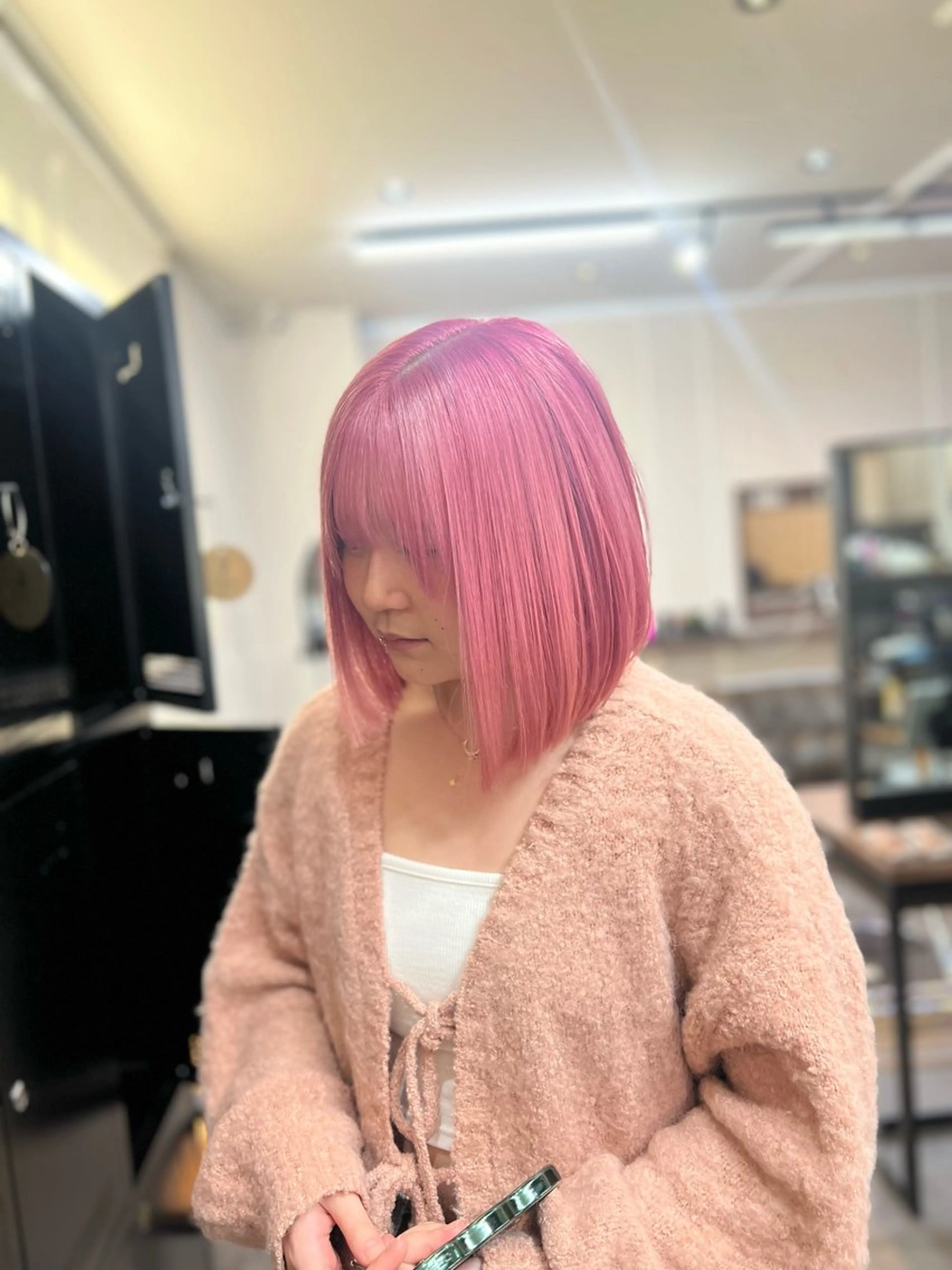 ショート カラー 前下がりボブ ハイトーンカラー ピンクカラー ボブ ursus by HEADLIGHT 水戸城南2丁目店所属・LE Nのヘアスタイル