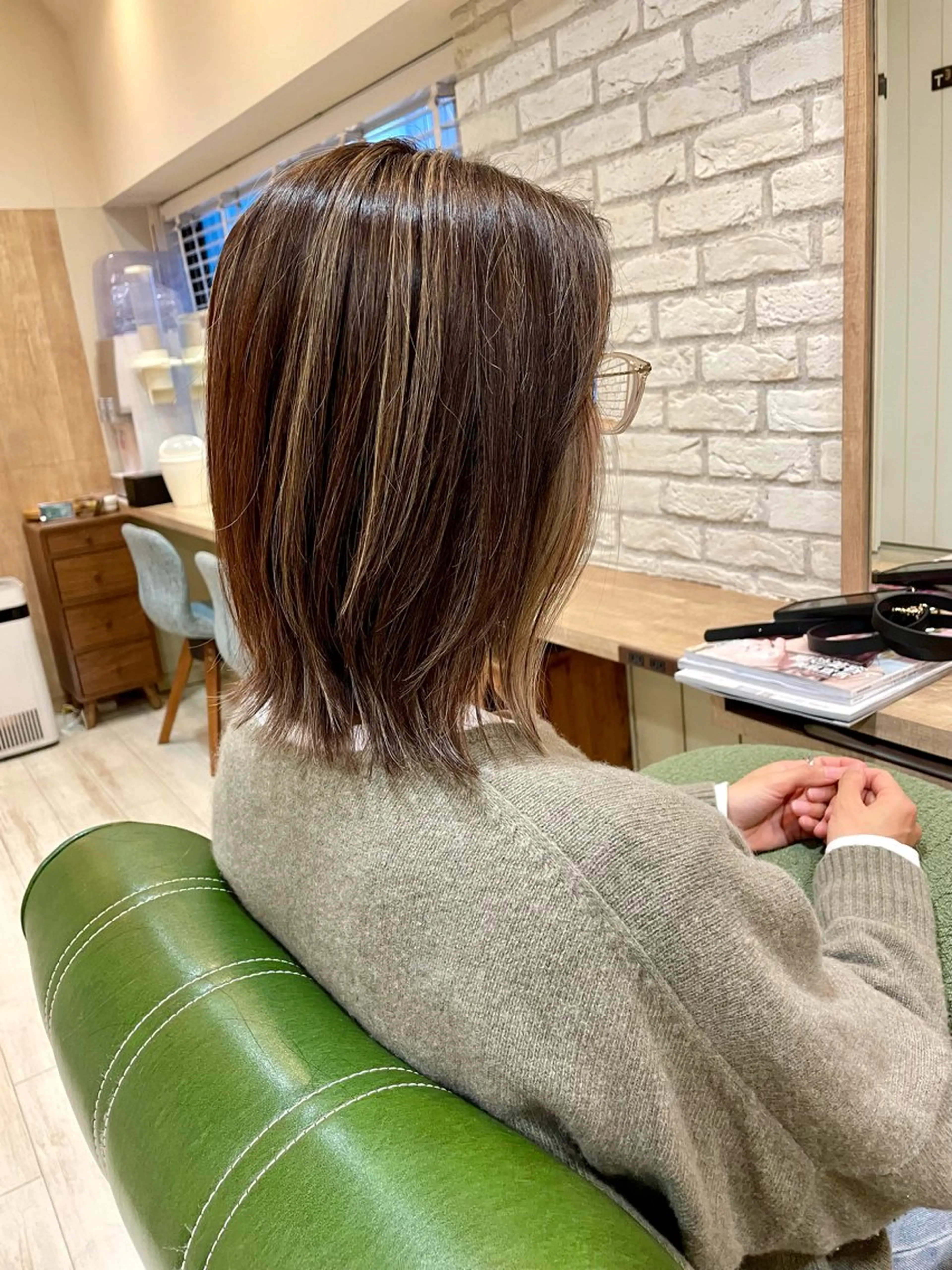 ミディアム カラー ミディアムレイヤー ハイライトカラー ハイライト レイヤーカット 清水 有実子のヘアスタイル