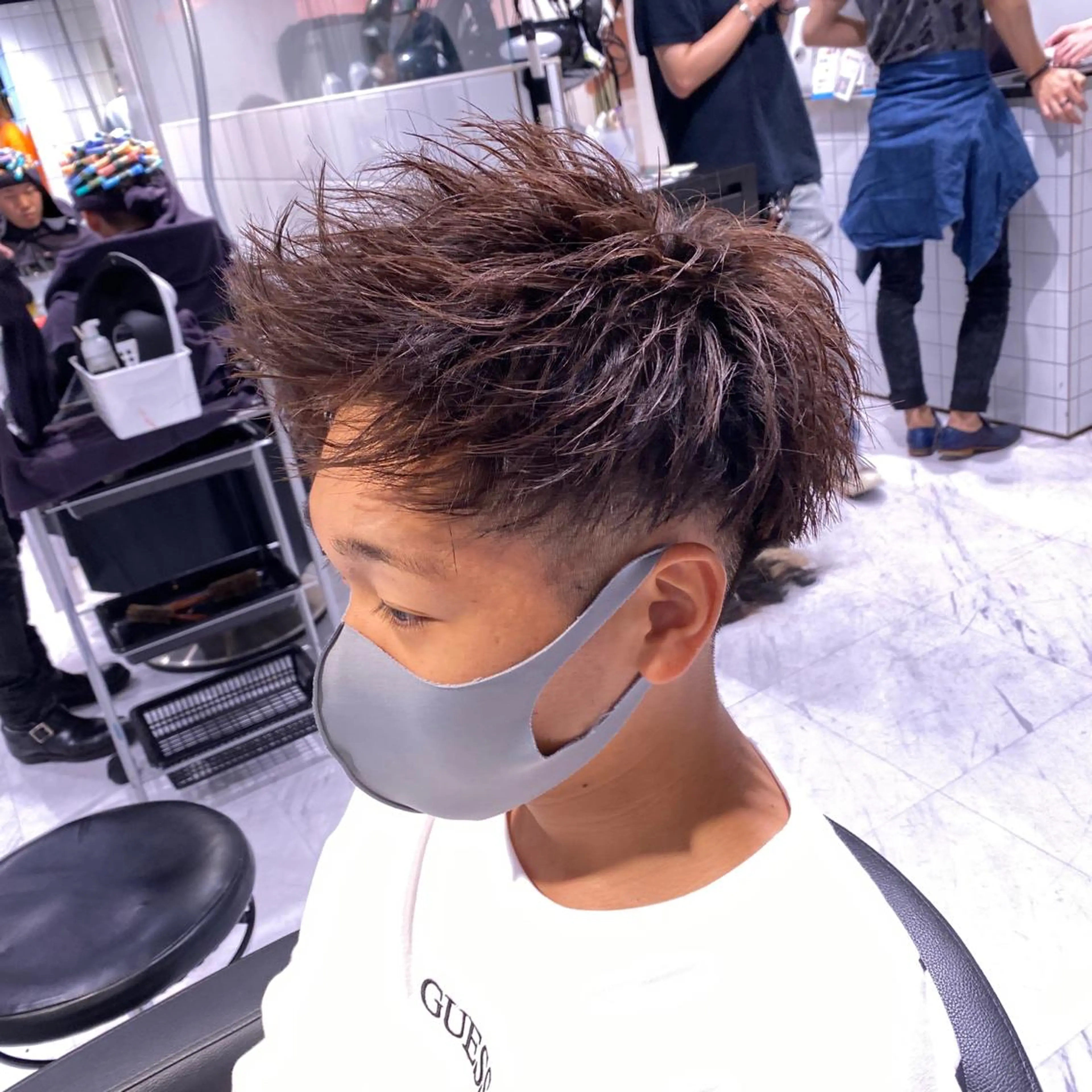 ショート メンズ アップバング メンズブリーチ ビジネス センターパート メンズハイトーン ヘアカラー トリートメント ヘッドスパ ヘアセット 赤み消し🌿 透明感カラー🫧のヘアスタイル