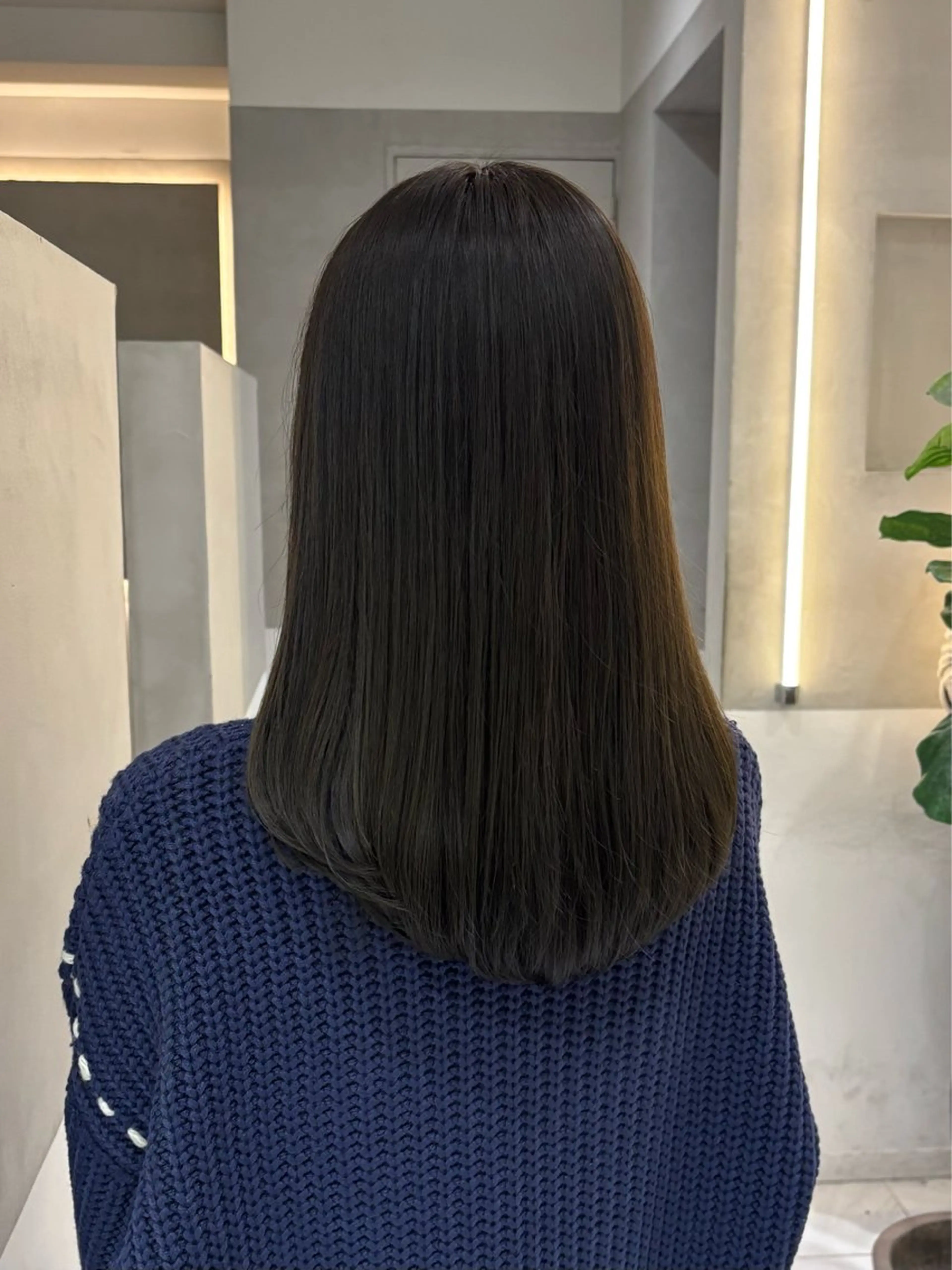 セミロング カラー ブリーチ ダブルカラー ブリーチなしカラー オリーブカラー ヘアカラー 艶感/ナチュラル 🩵amiのヘアスタイル