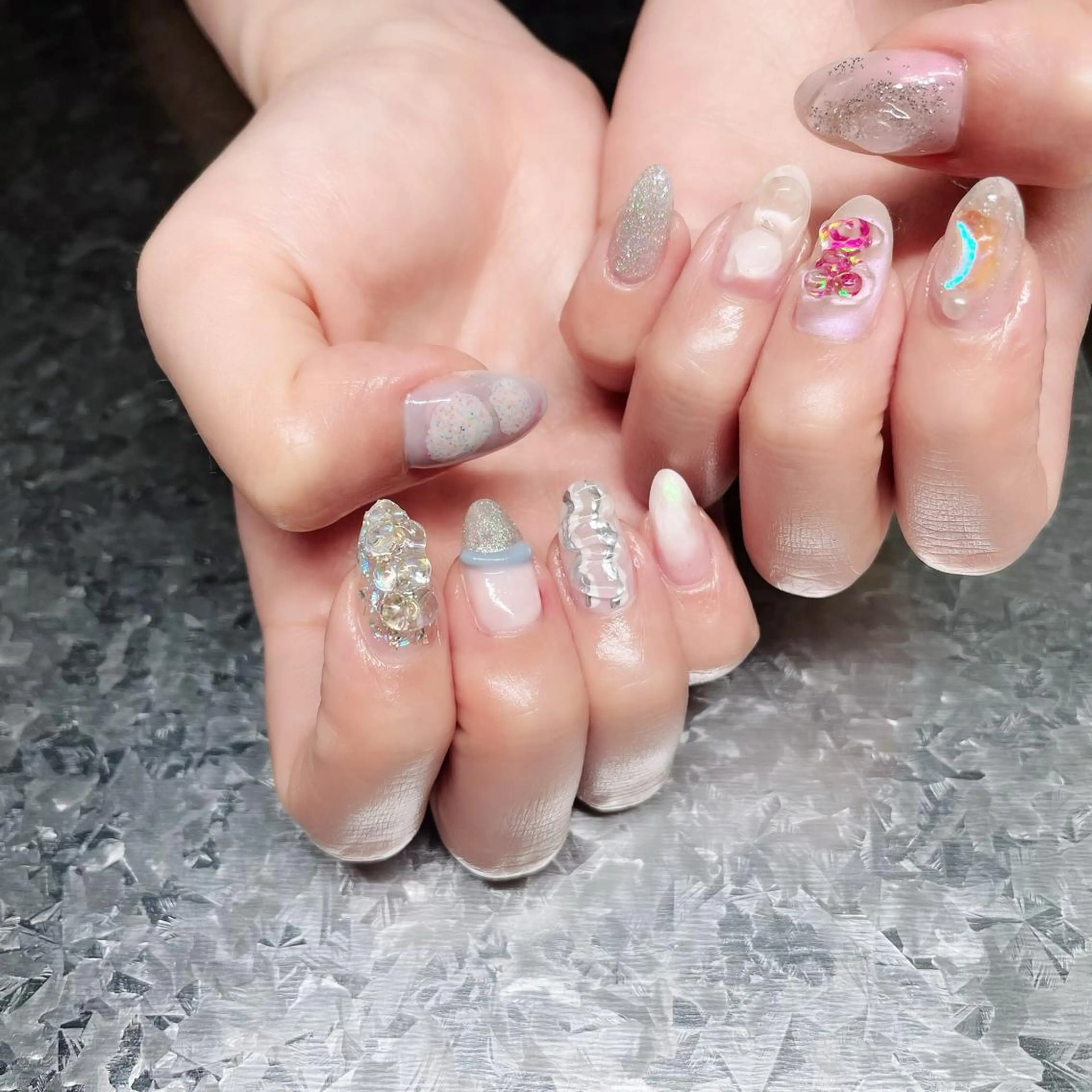 ネイル オーロラネイル 氷ネイル・うるうるネイル 韓国ネイル マグネットネイル ミラーネイル ハンドネイル VOLLMOND nailのネイルデザイン