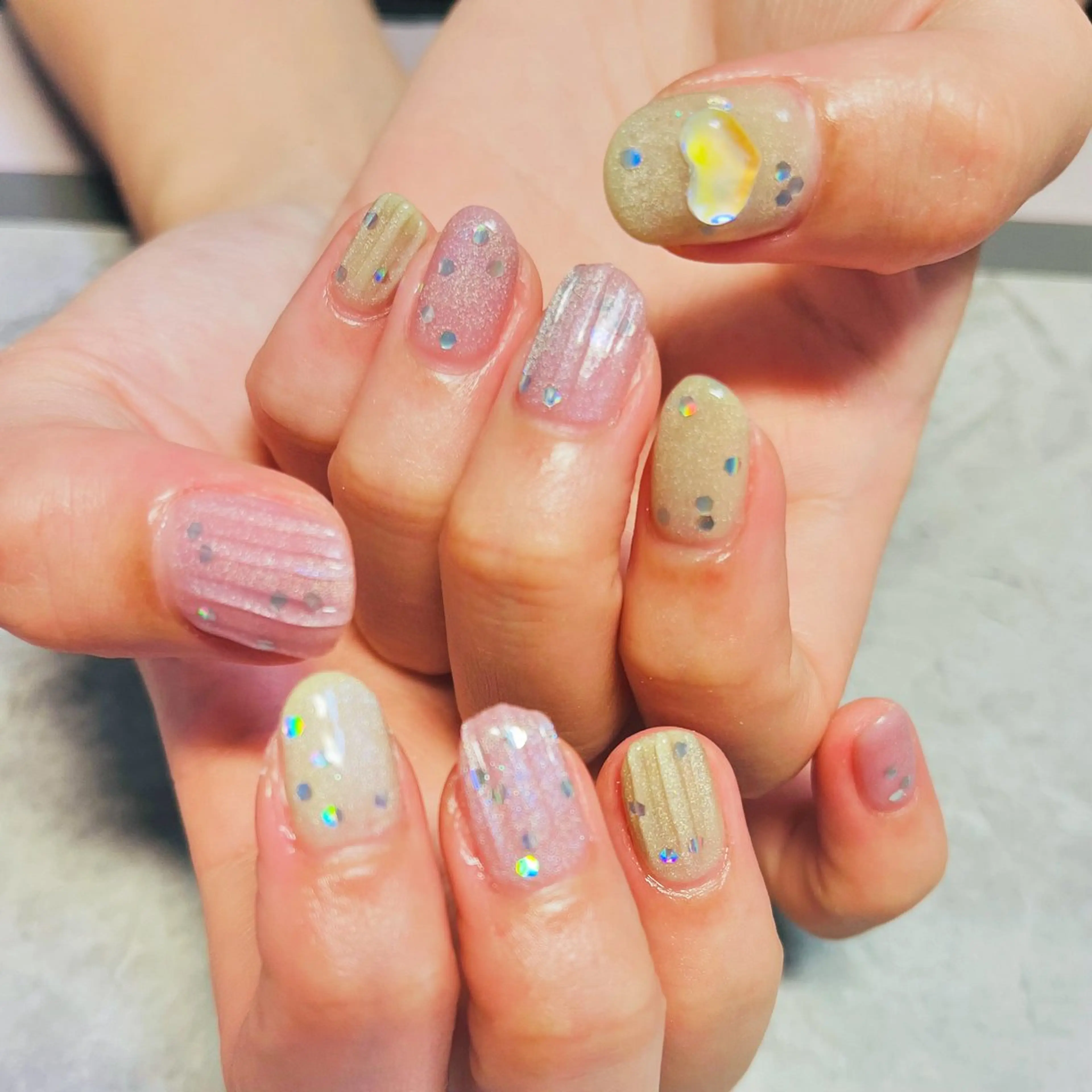 ネイル ジェルネイル マグネットネイル ミラーネイル ハンドネイル ハンドケア Felice所属・ベテランネイル cnc nailのネイルデザイン