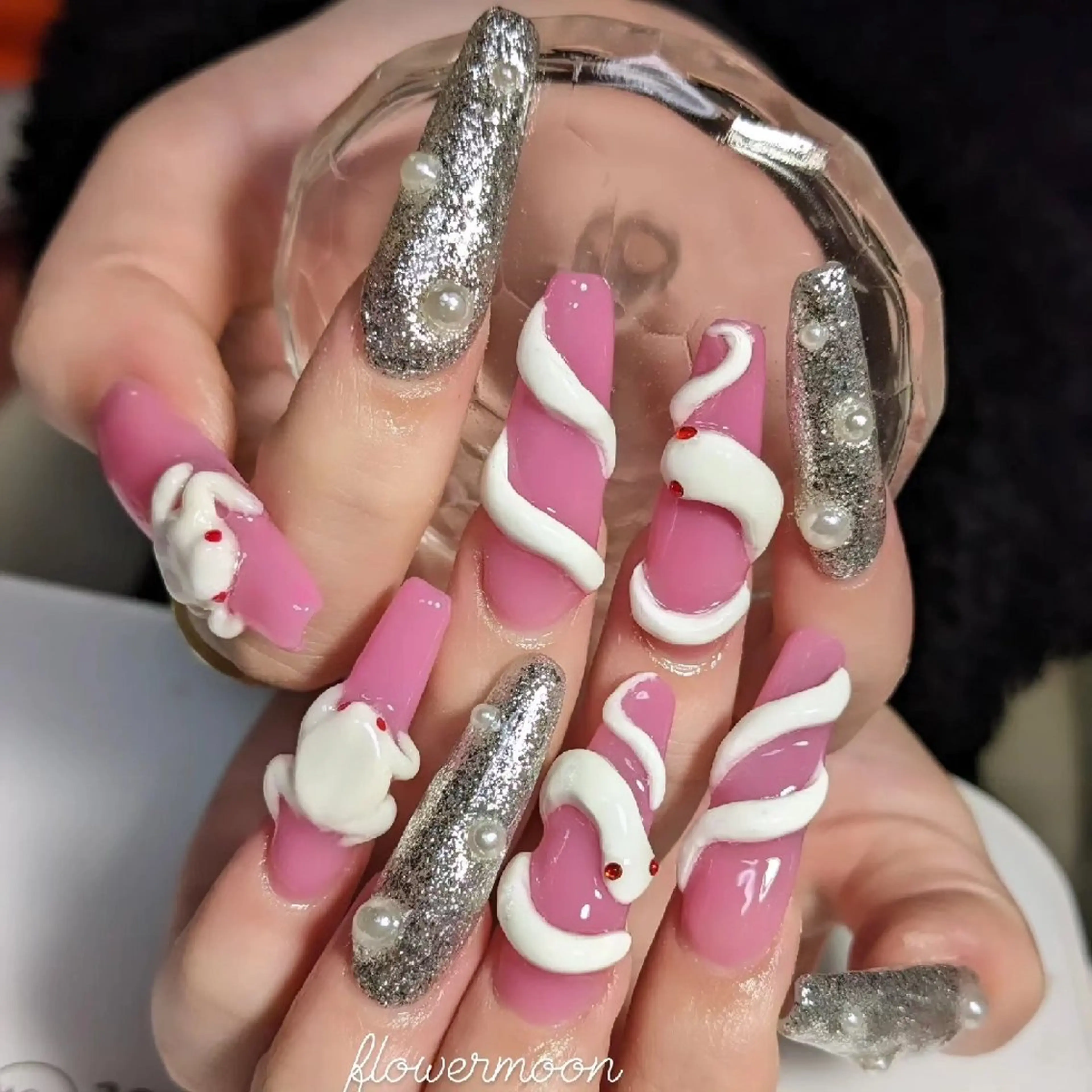 ネイル ハンドネイル ハンドケア フラワー ムーンのネイルデザイン