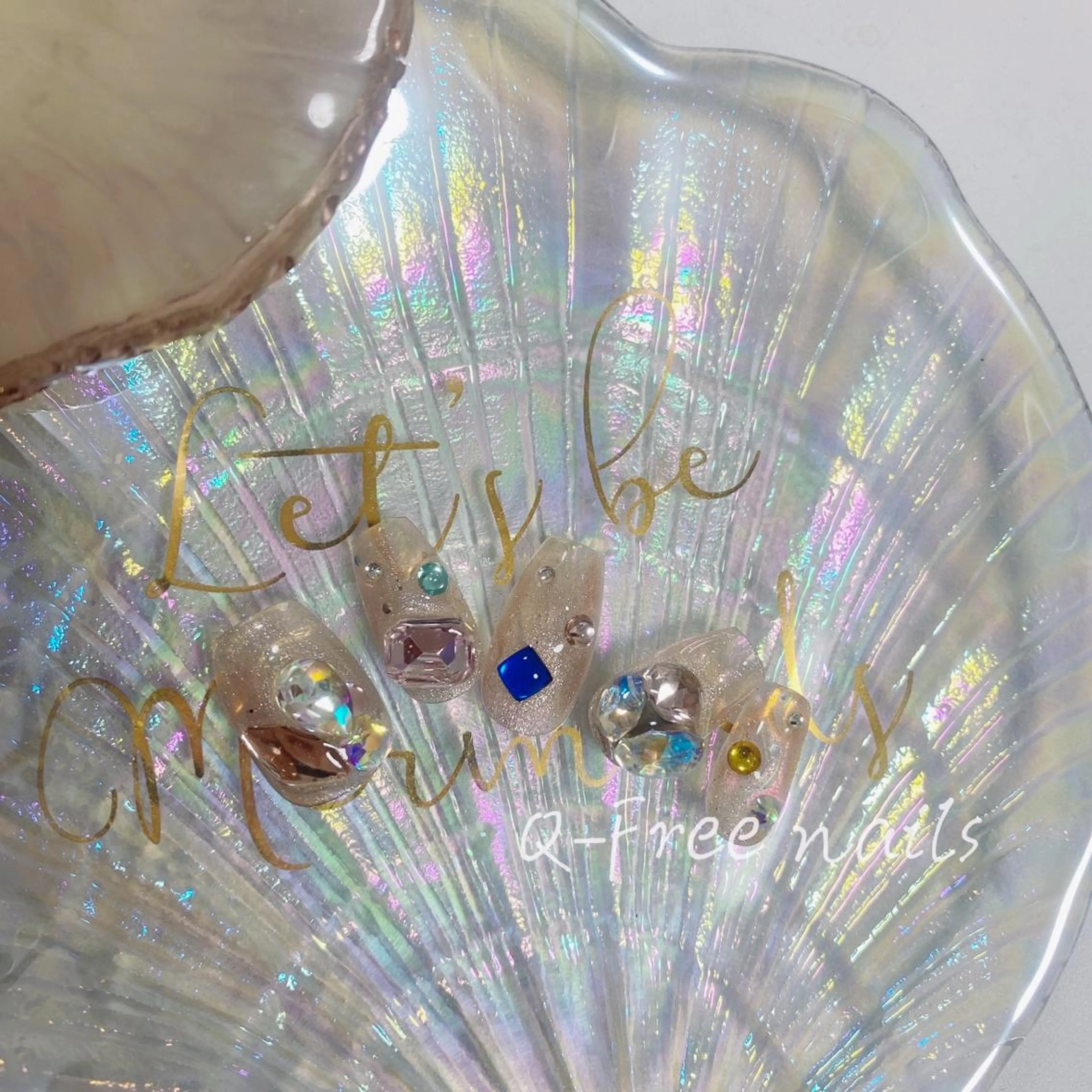 ロング カラー ネイル Q Free nailsのネイルデザイン