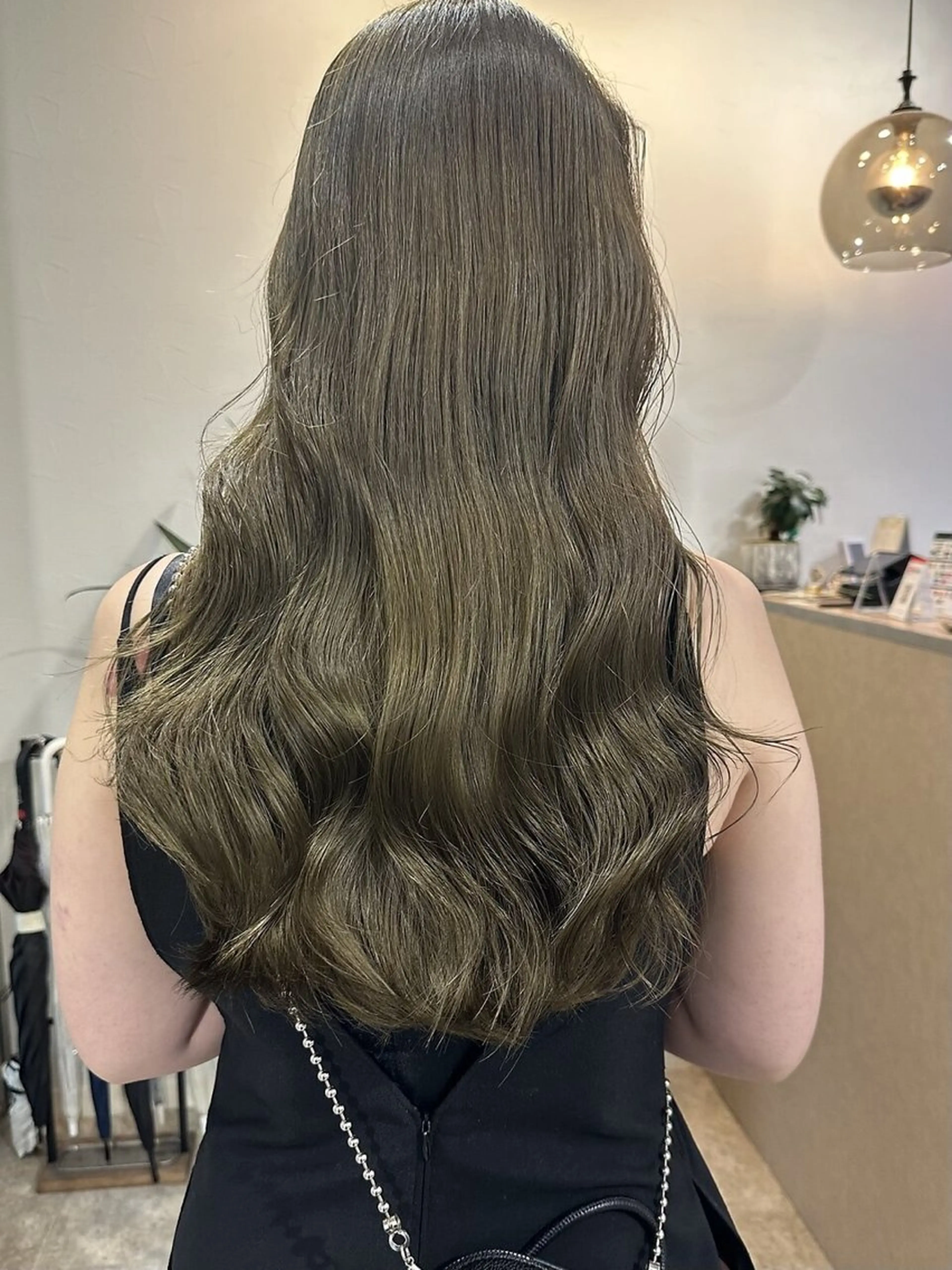 ロング カラー ブリーチ ダブルカラー グレージュ ブリーチなしカラー オリーブグレージュ ヘアカラー lani ブリーチ /ダブルカラーのヘアスタイル