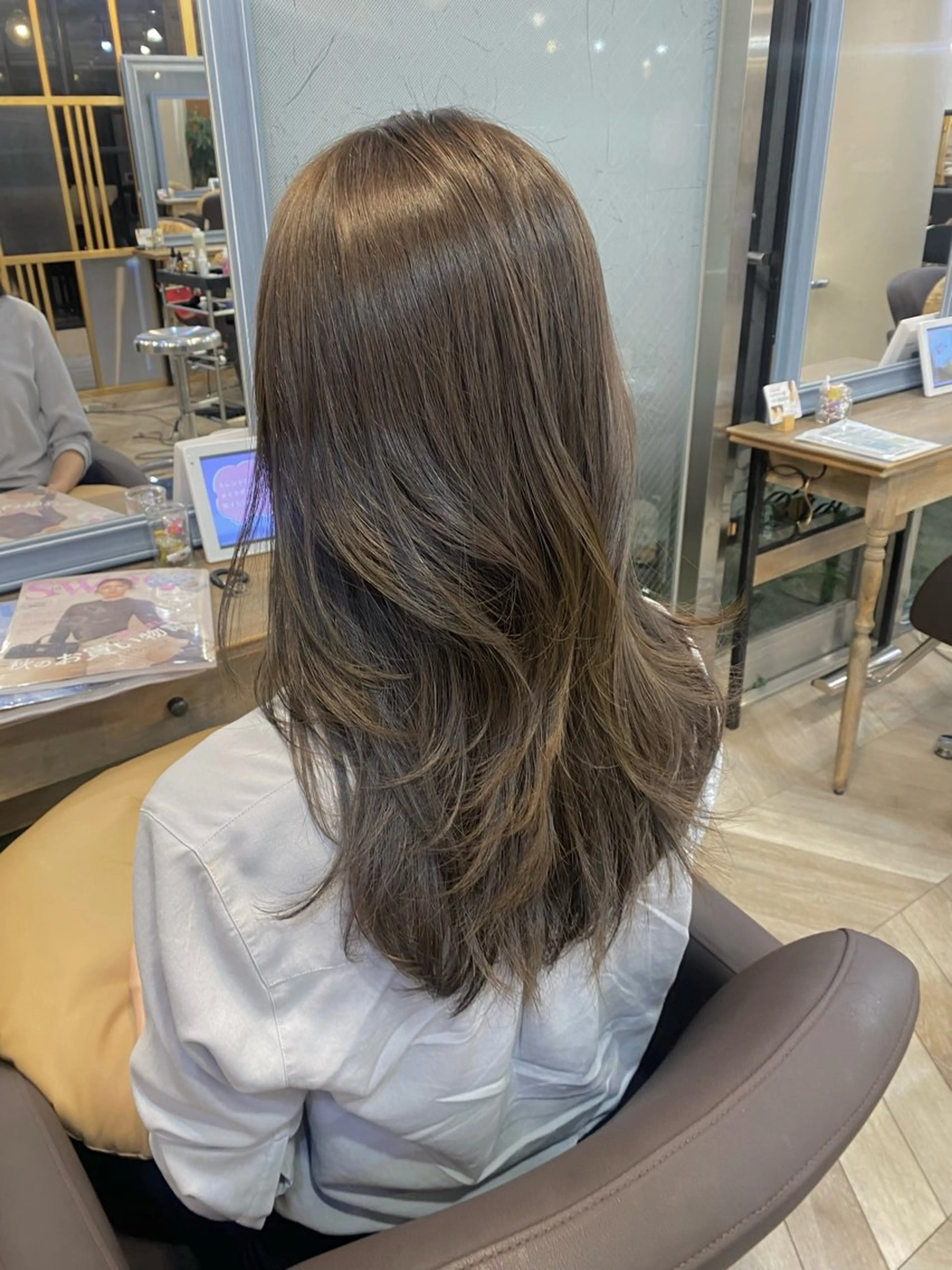 セミロング カラー カット パーマ ヤスザトアヤノ ／レイヤー／オリーブのヘアスタイル