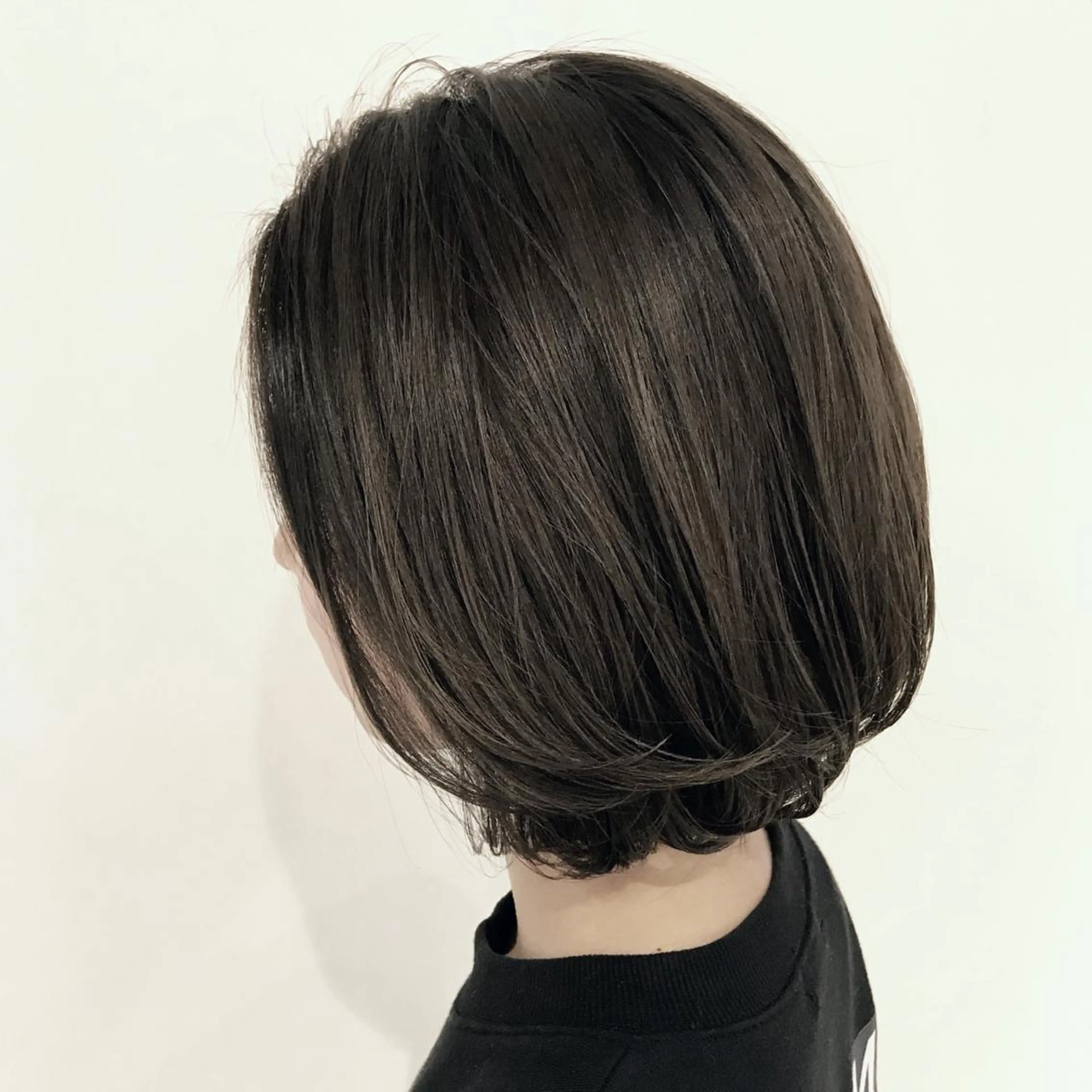 ショート カラー アッシュ アッシュグレー アッシュグレージュ バレイヤージュ ベージュカラー AMI Hair  supply所属・髪質改善カラー 韓国風レイヤーのヘアスタイル