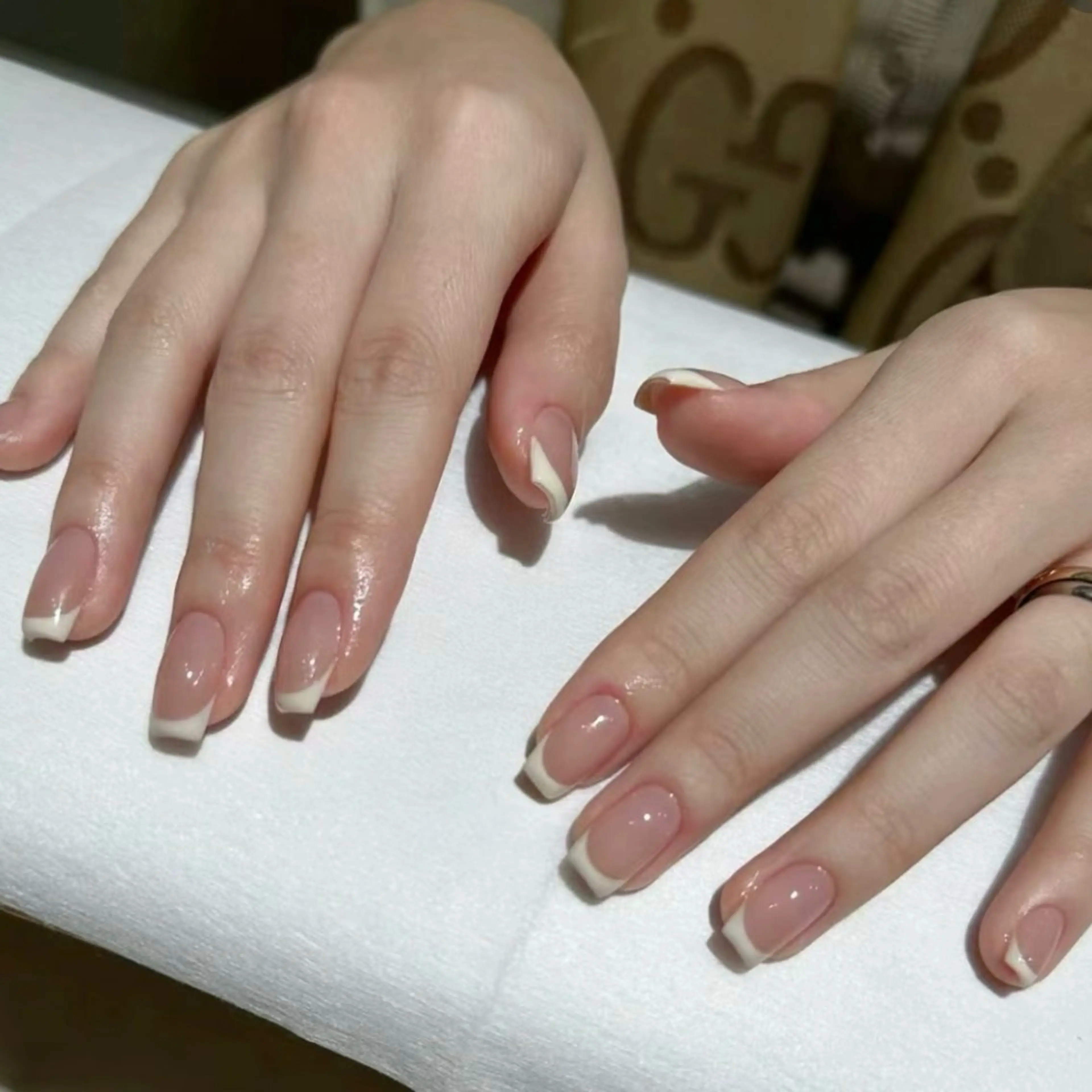 🦋カラーフレンチorガラスフレンチネイル·パーツ2個付き「ジェルオフ無料」の写真