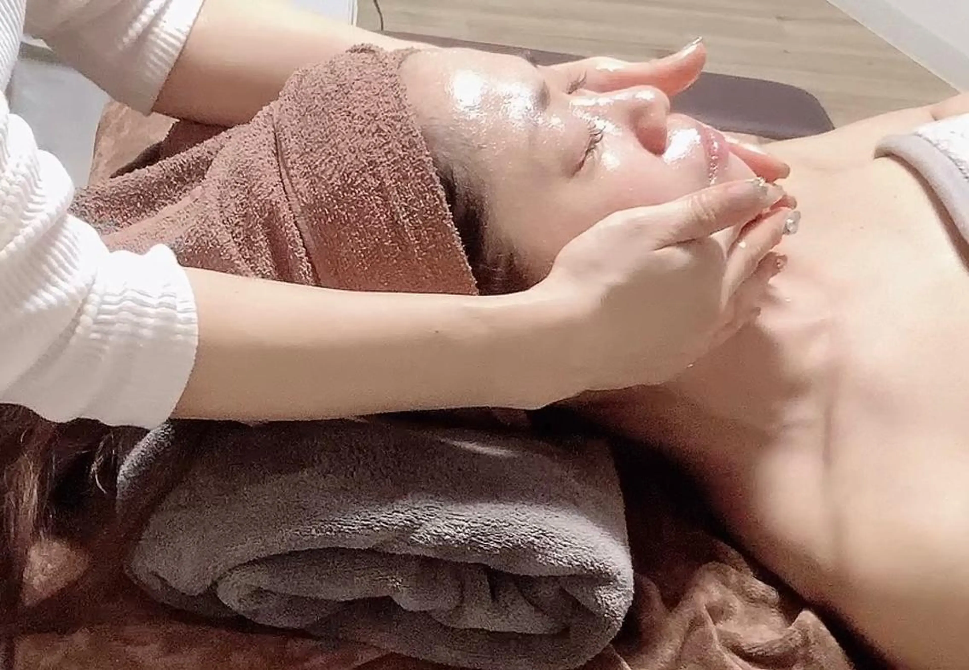 ✨フェイシャルスタンダードコース✨毛穴の汚れを落とし、しっかり保湿をして、ツヤ肌もっちり肌に導きます🥰の写真