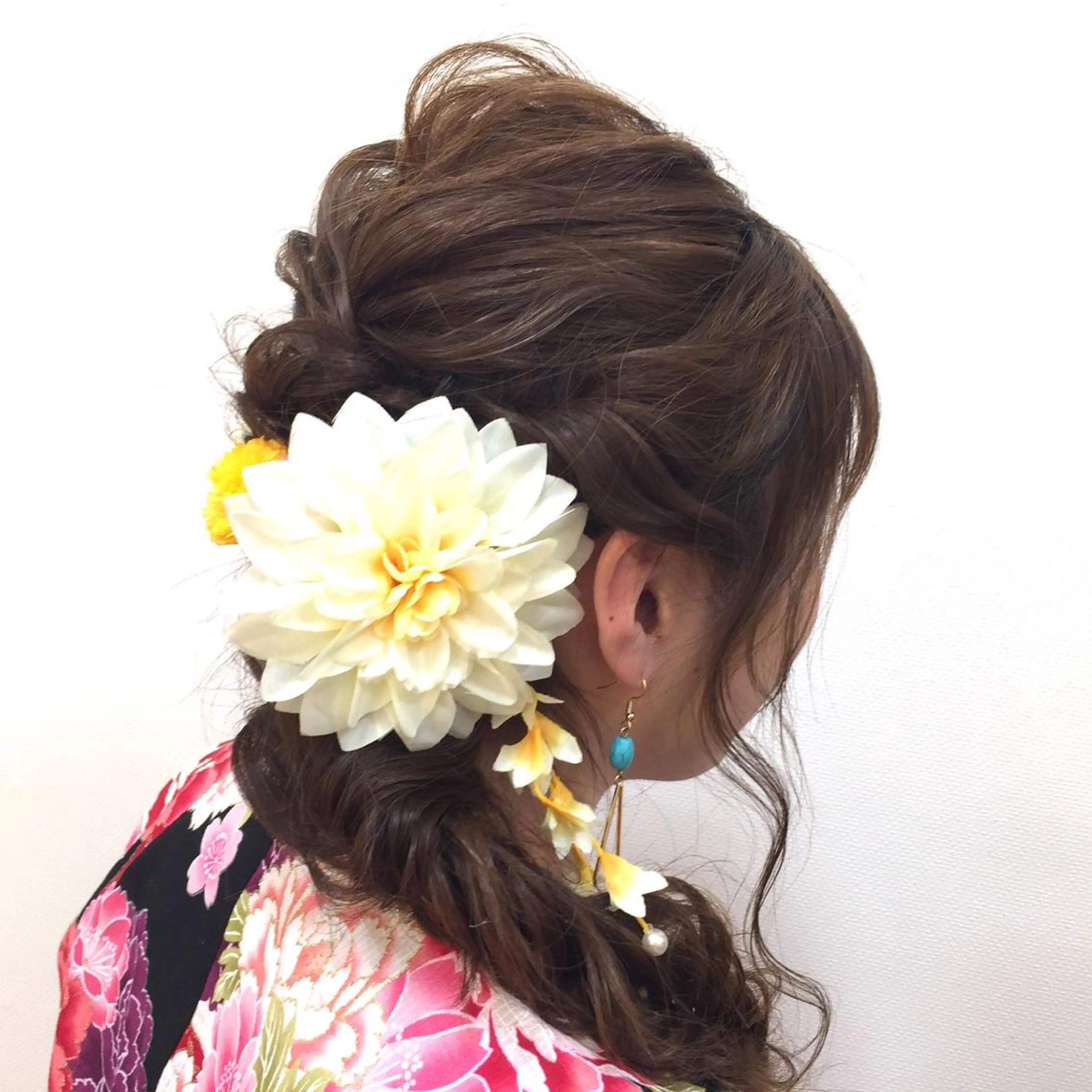 セミロング ヘアアレンジ ブローチェ マカナ所属・三瓶 眞実子のヘアスタイル