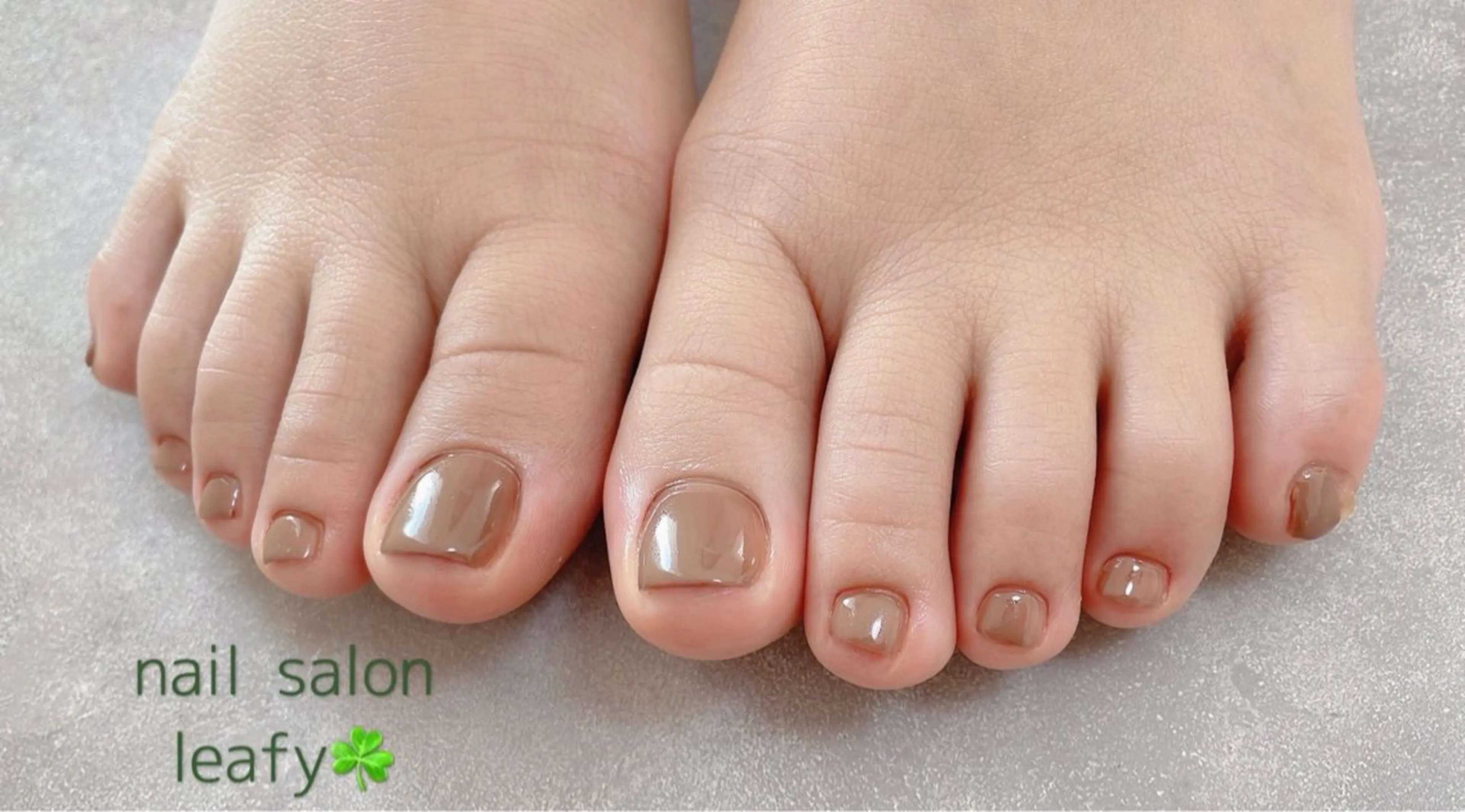 ネイル ブラウン フットネイル ワンカラーネイル ネイルサロン leafyのネイルデザイン