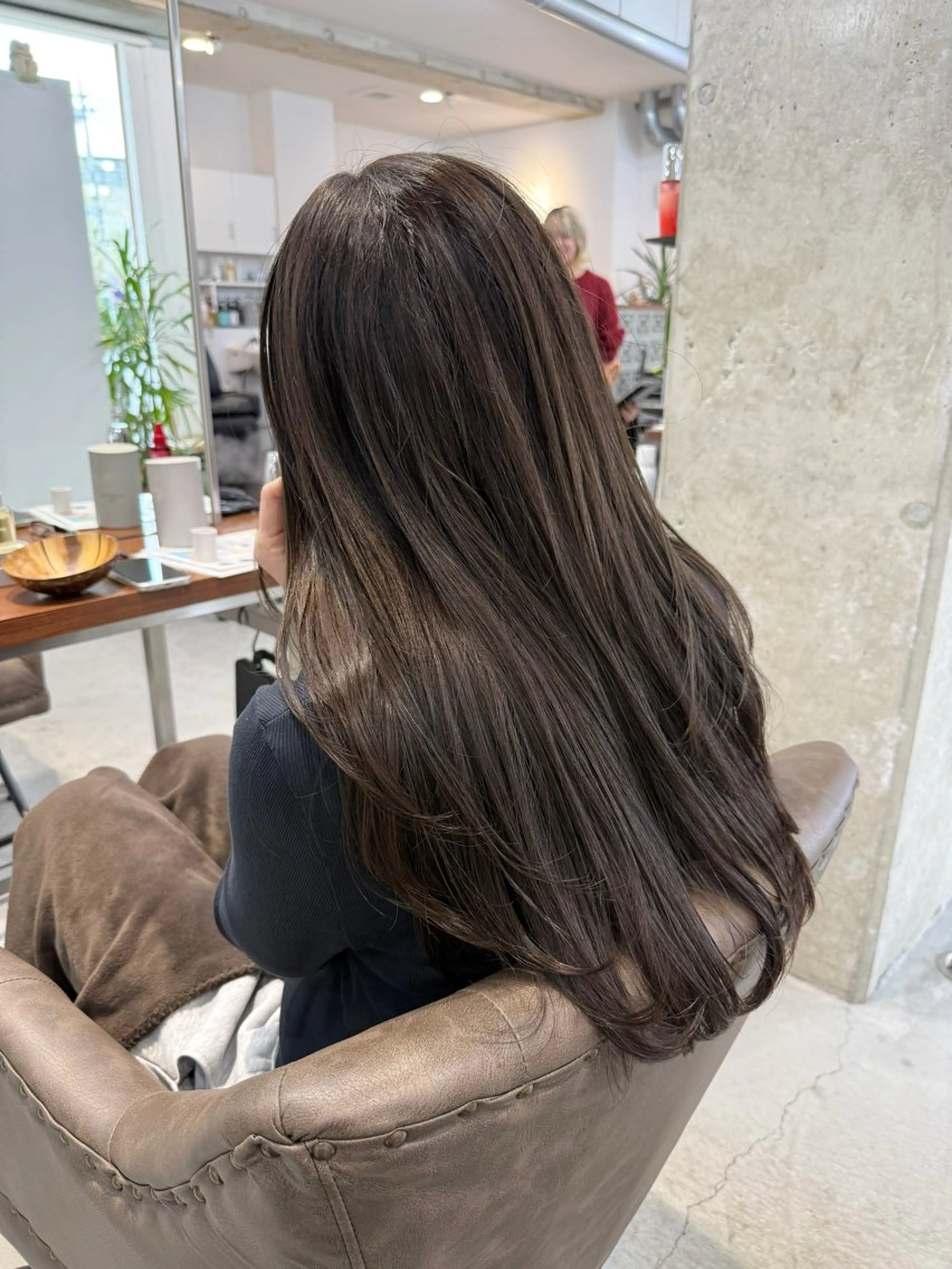 ロング カラー グレージュ オリーブグレージュ オリーブグレー カット ヘアカラー トリートメント カイリ /レイヤーカットのヘアスタイル