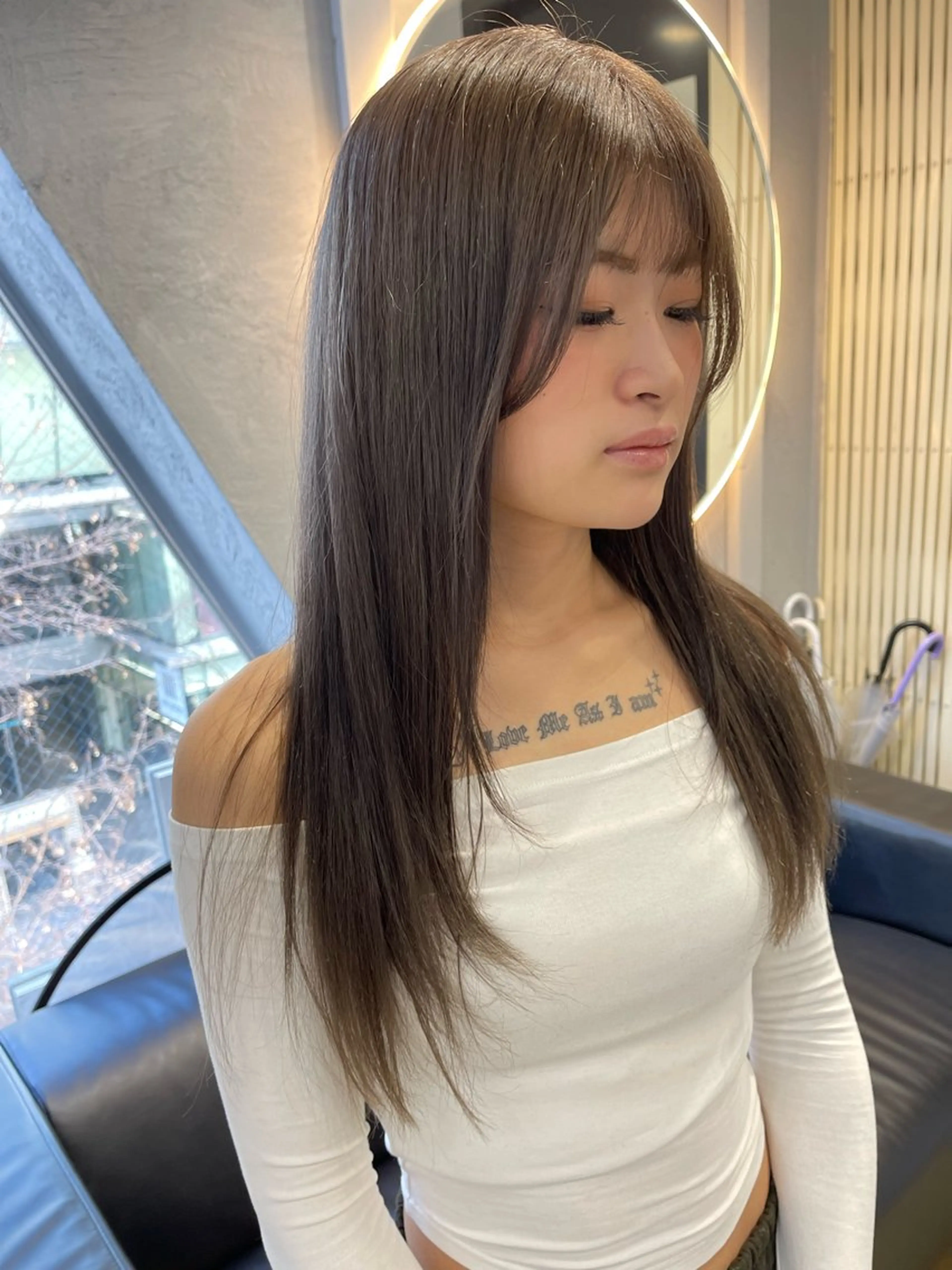 ロング カラー ブリーチ ケアブリーチ デザインカラー ダブルカラー イヤリングカラー ヘアカラー トリートメント TATSUブリーチ/ ミルクティーベージュのヘアスタイル