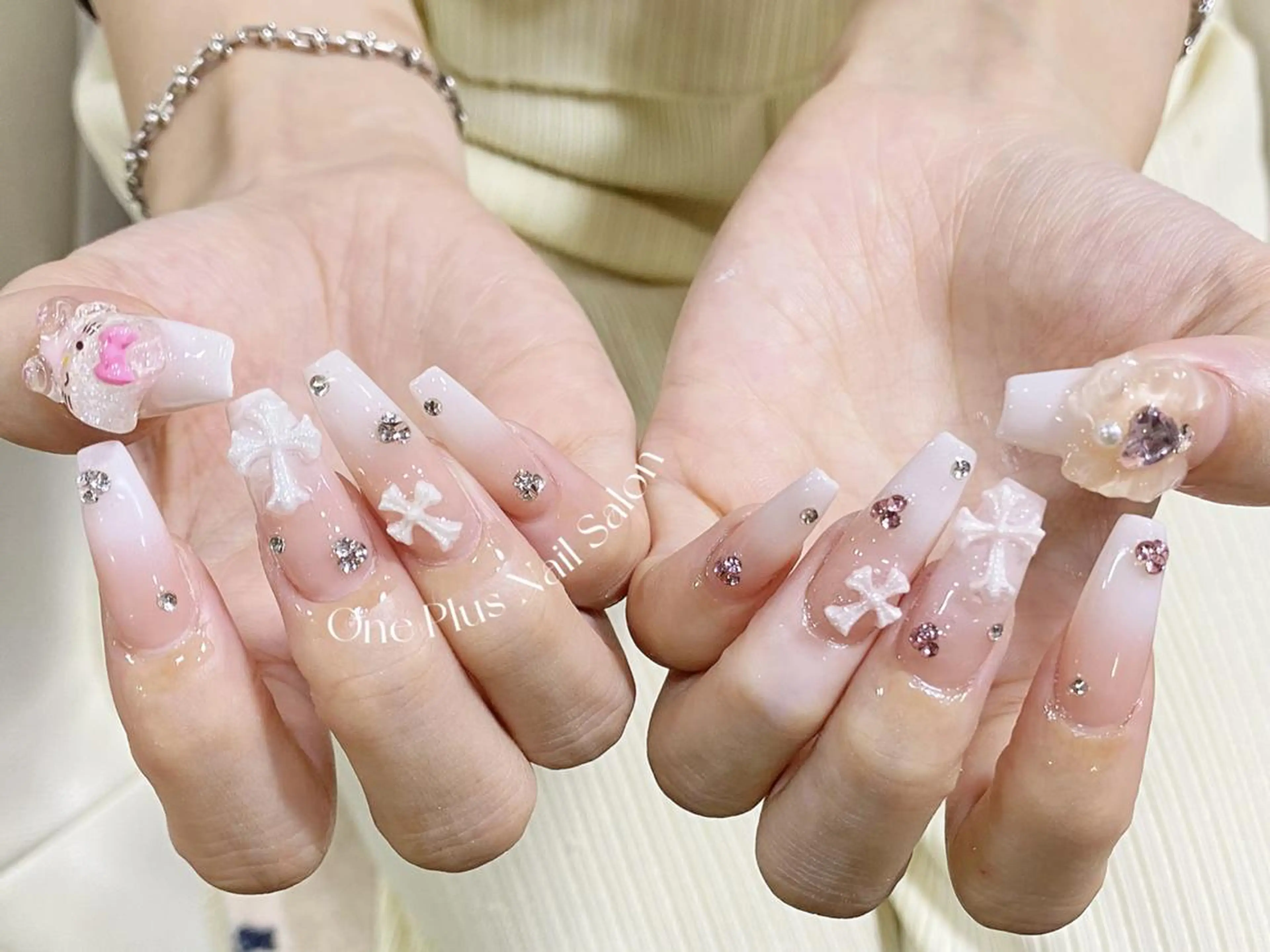 ネイル オーロラネイル 長さ出し フットネイル フレンチネイル ジェルネイル ハンドネイル One Plus Nail Salonのネイルデザイン