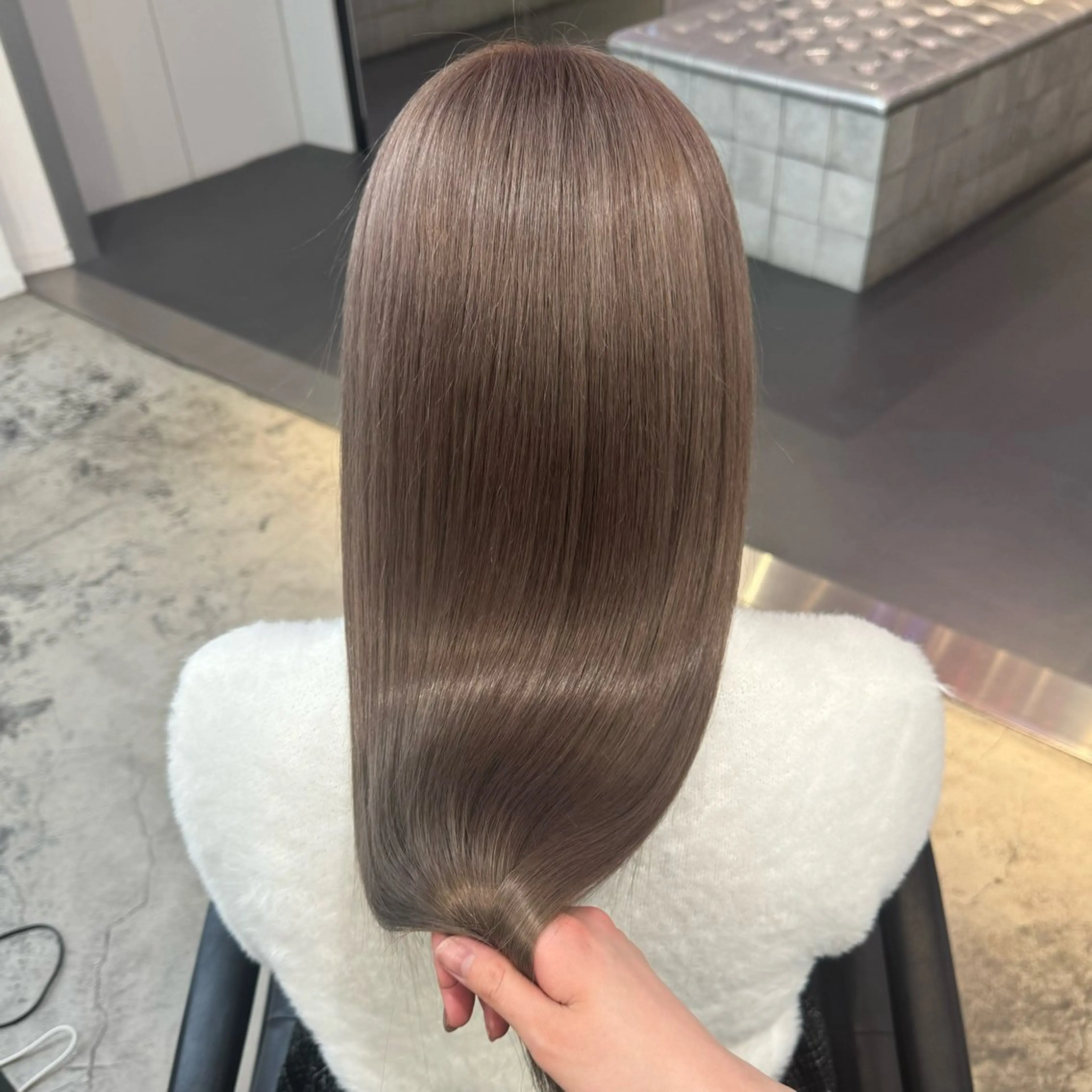 セミロング カラー ブリーチ 透明感カラー グレージュ ヘアカラー トリートメント 🌼動き×透明感🩵 ハイトーン/ナナのヘアスタイル