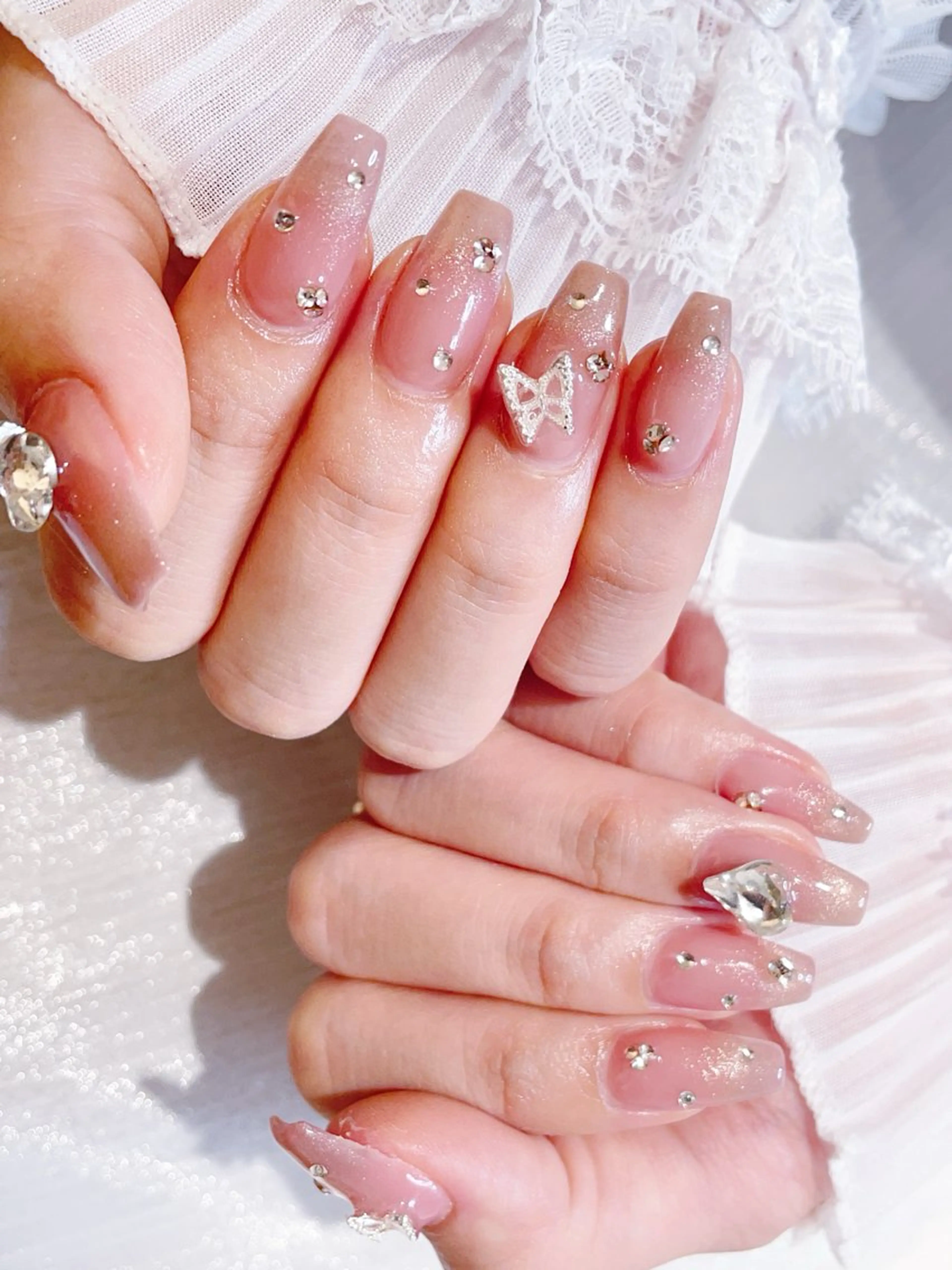 ネイル チークネイル 長さ出し フラワーネイル フレンチネイル ガーリー ハンドネイル Sun Nail 池袋のネイルデザイン