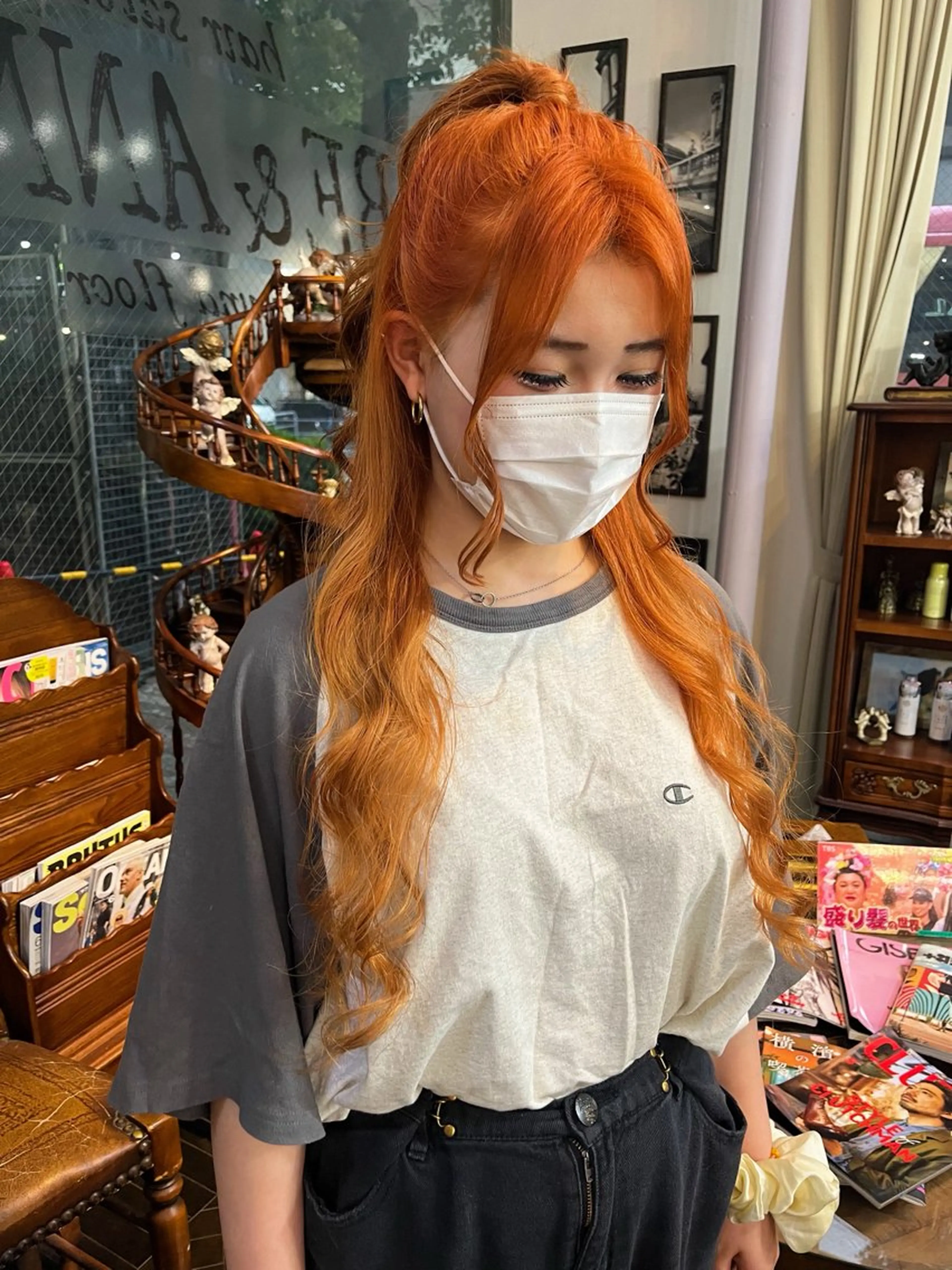 ロング カラー カット ヘアカラー トリートメント モモカ/ハイトーン /バレイヤージュのヘアスタイル