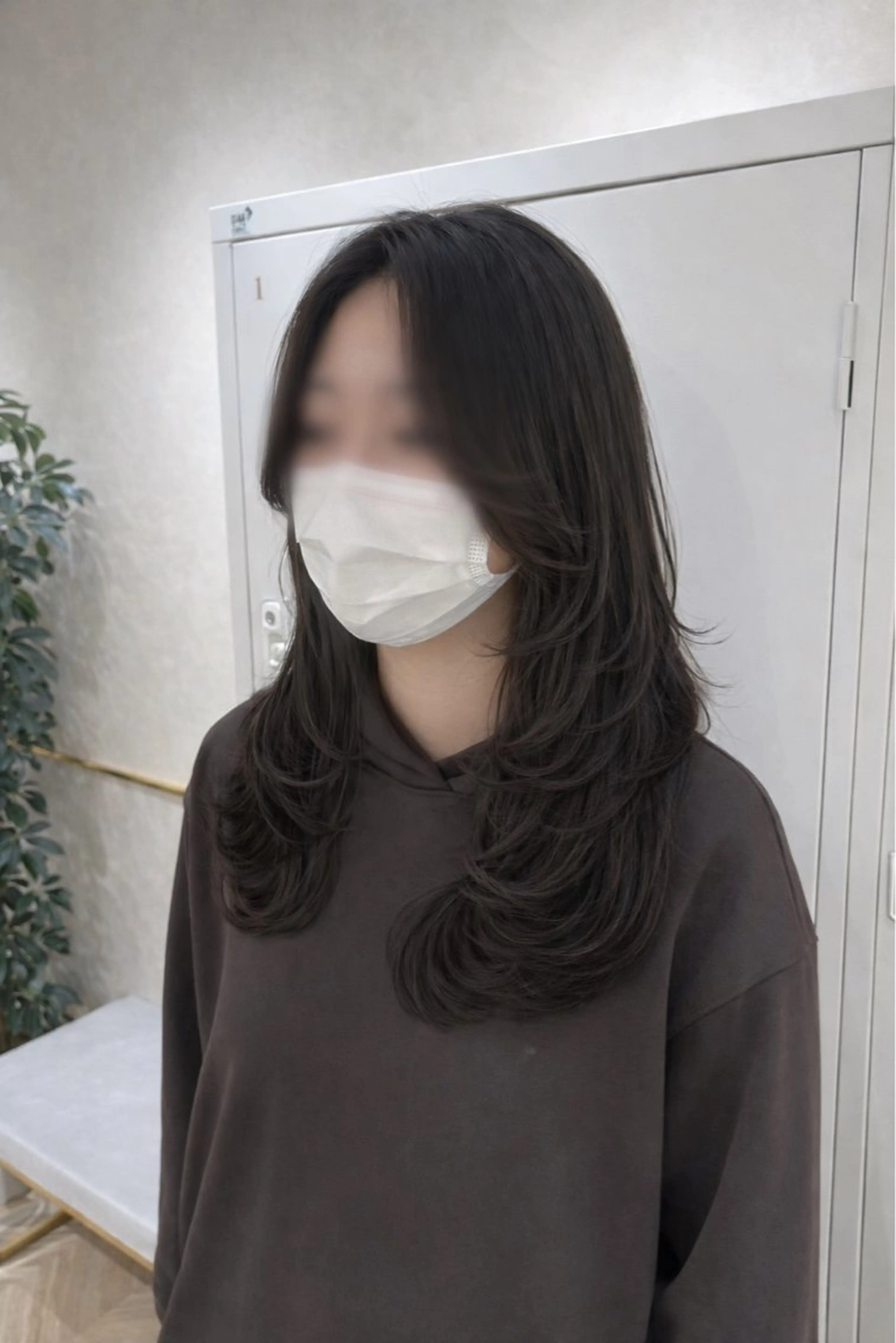 ロング レイヤーカット 🩶ハイトーン🖤 URARAのヘアスタイル