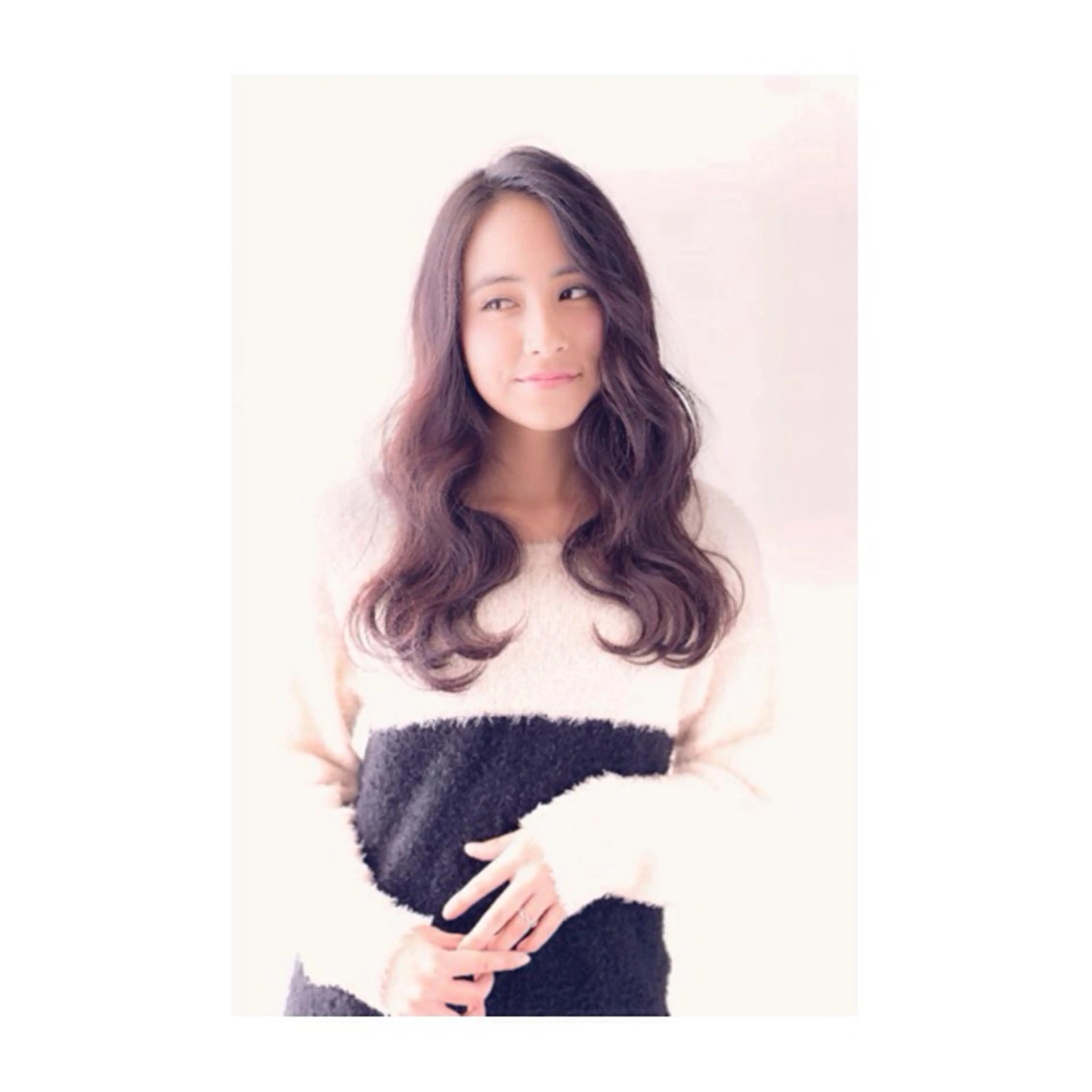 セミロング ロング カラー パーマ アオガミ （前髪顔周りカット）のヘアスタイル