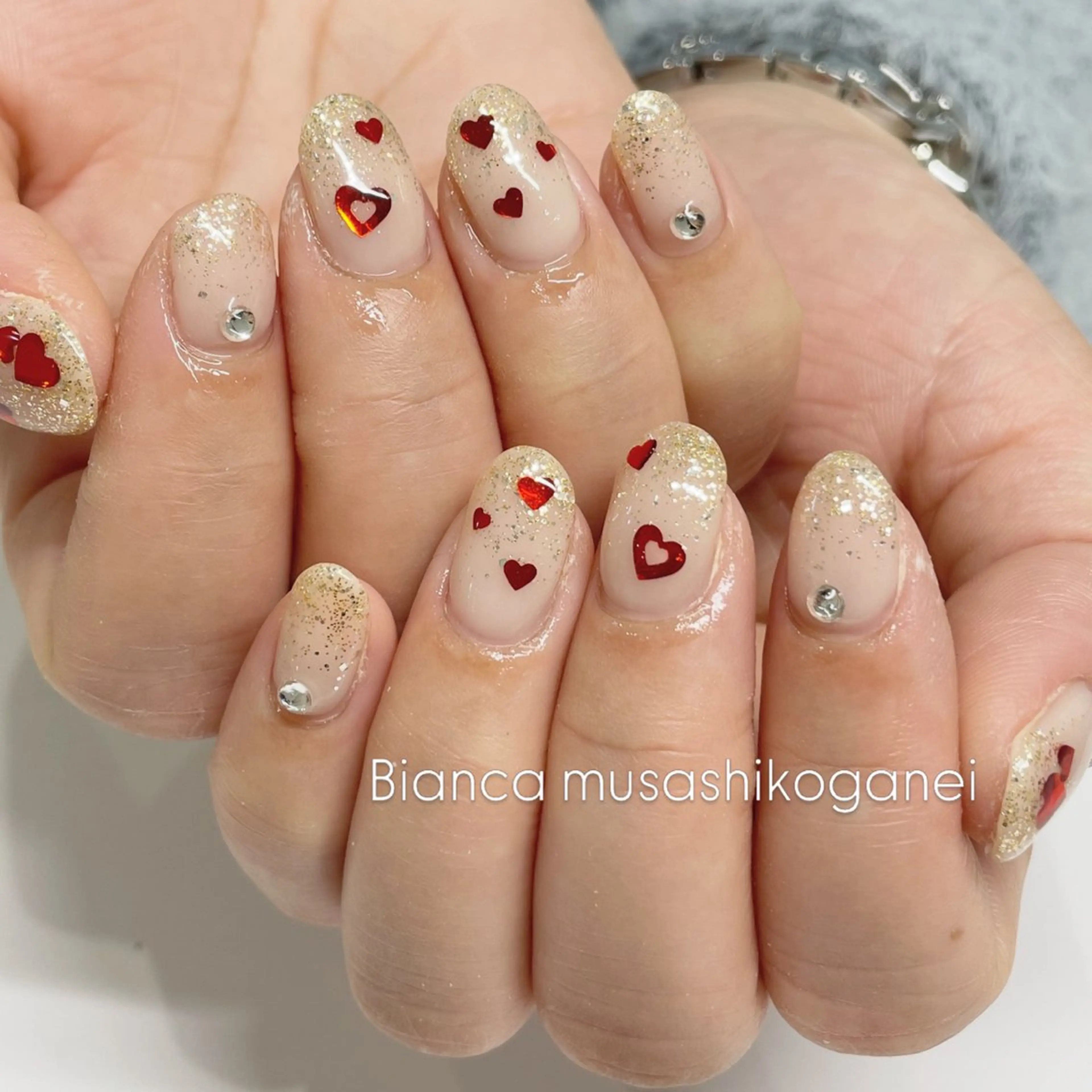 ネイル ゴールド ハート ラメ(グリッター) ラメグラデーション 赤色 Bianca 武蔵小金井 山岡🐰のネイルデザイン