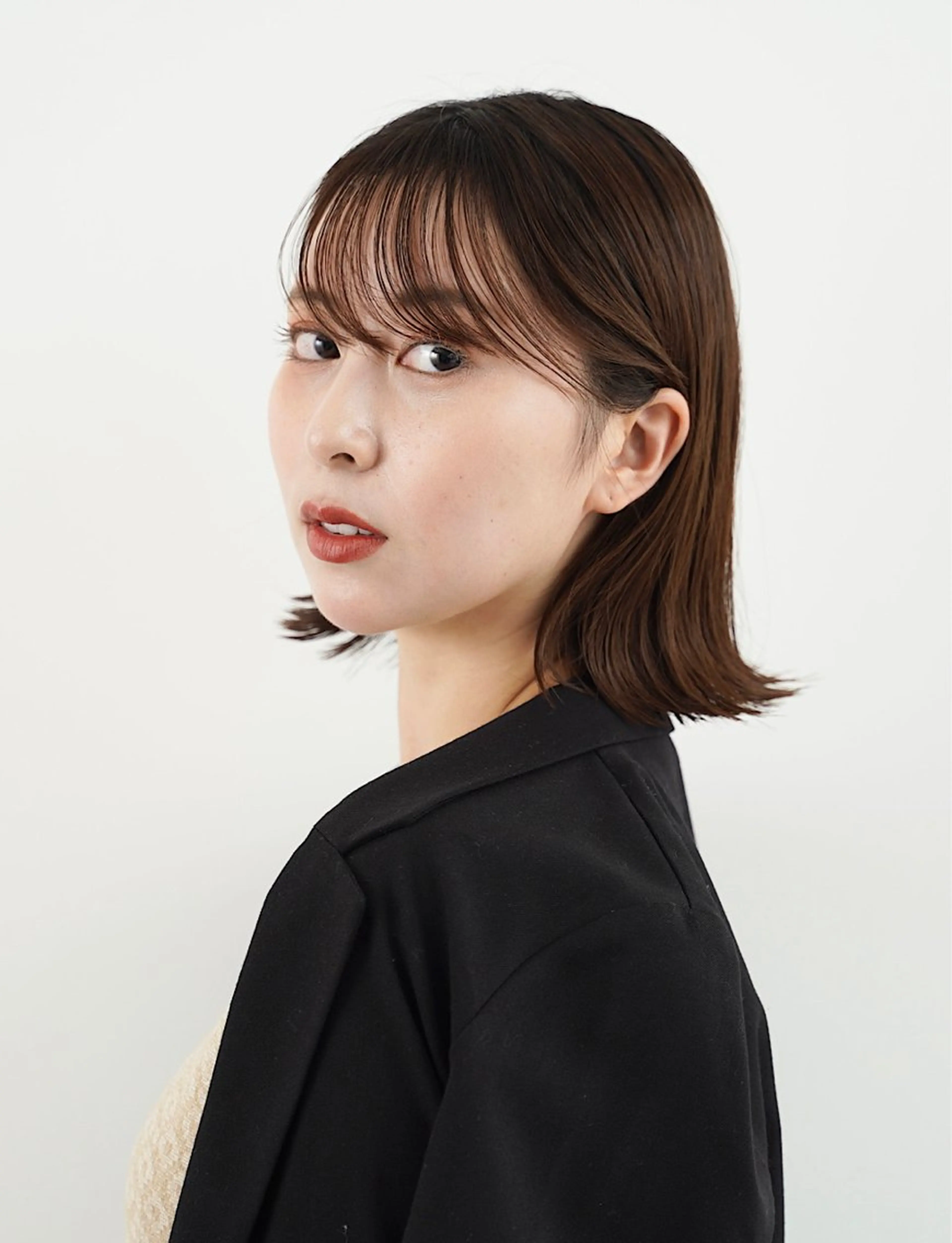 ミディアム カラー hoNua. 栄/透明感カラーのヘアスタイル